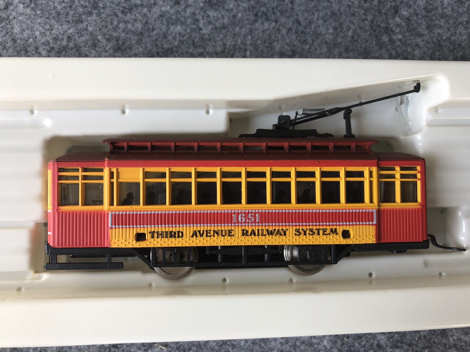AHM HO Scale Third Avenue Railway System 1651 Brill Trolley 5301G, New