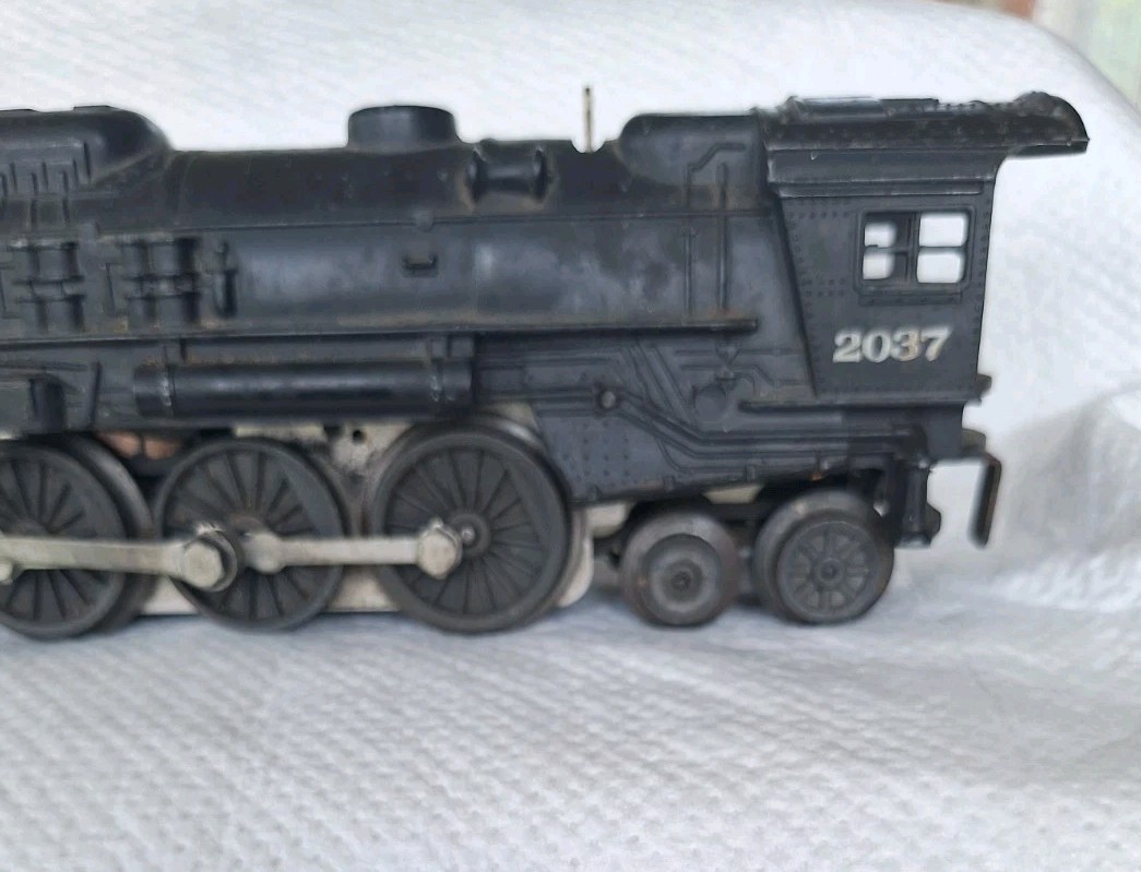 Vintage Lionel 2037 Steam Locomotive With Whistle Tender