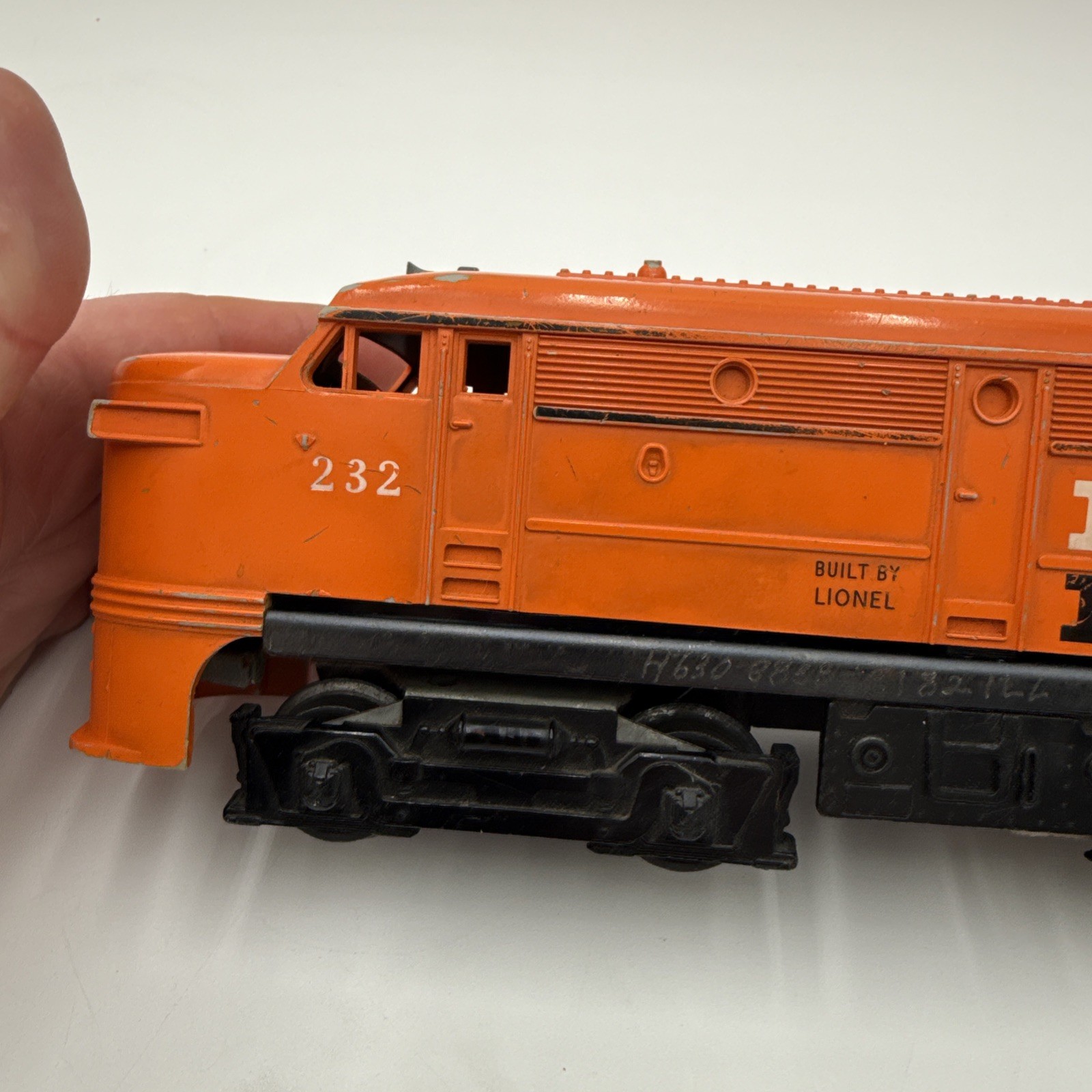 LIONEL POSTWAR O GAUGE NEW HAVEN ALCO DIESEL LOCOMOTIVE #232 – TESTED