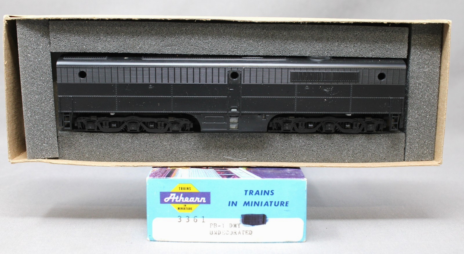 ATHEARN #3361 Undecorated Alco PB-1 Un-Powered DUMMY Diesel, C9