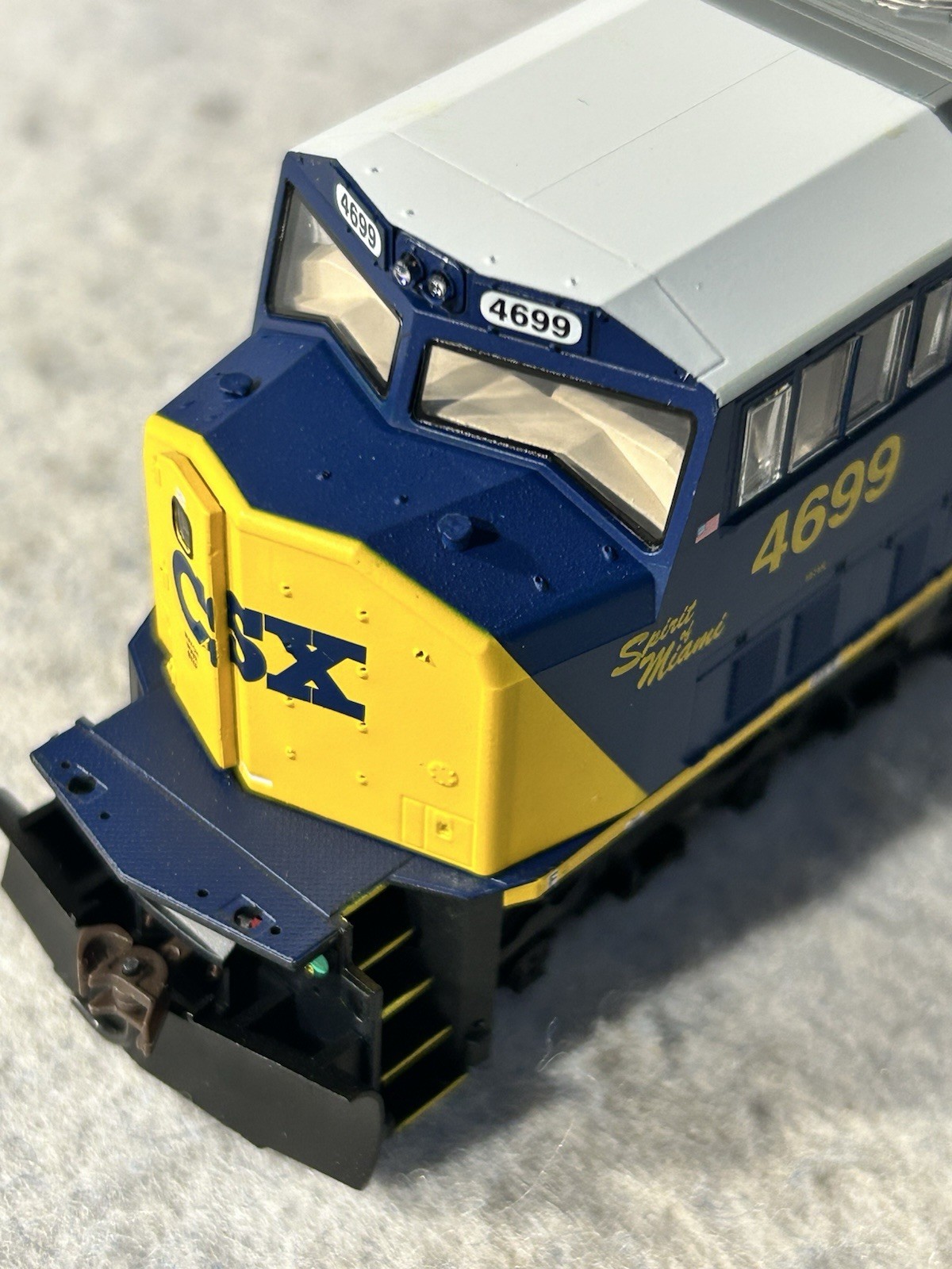 Nice Athearn Genesis CSX Spirit Of Miami SD-70M DCC Ready HO
