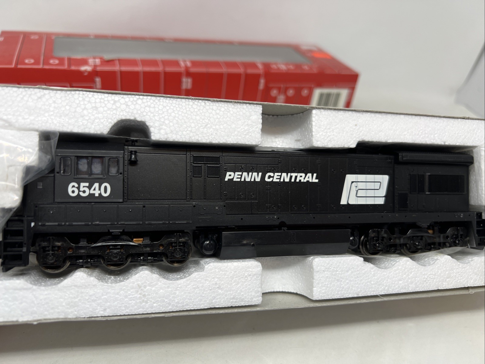 Atlas 8532 HO Scale Penn Central U33C Diesel Locomotive #6540 NOS