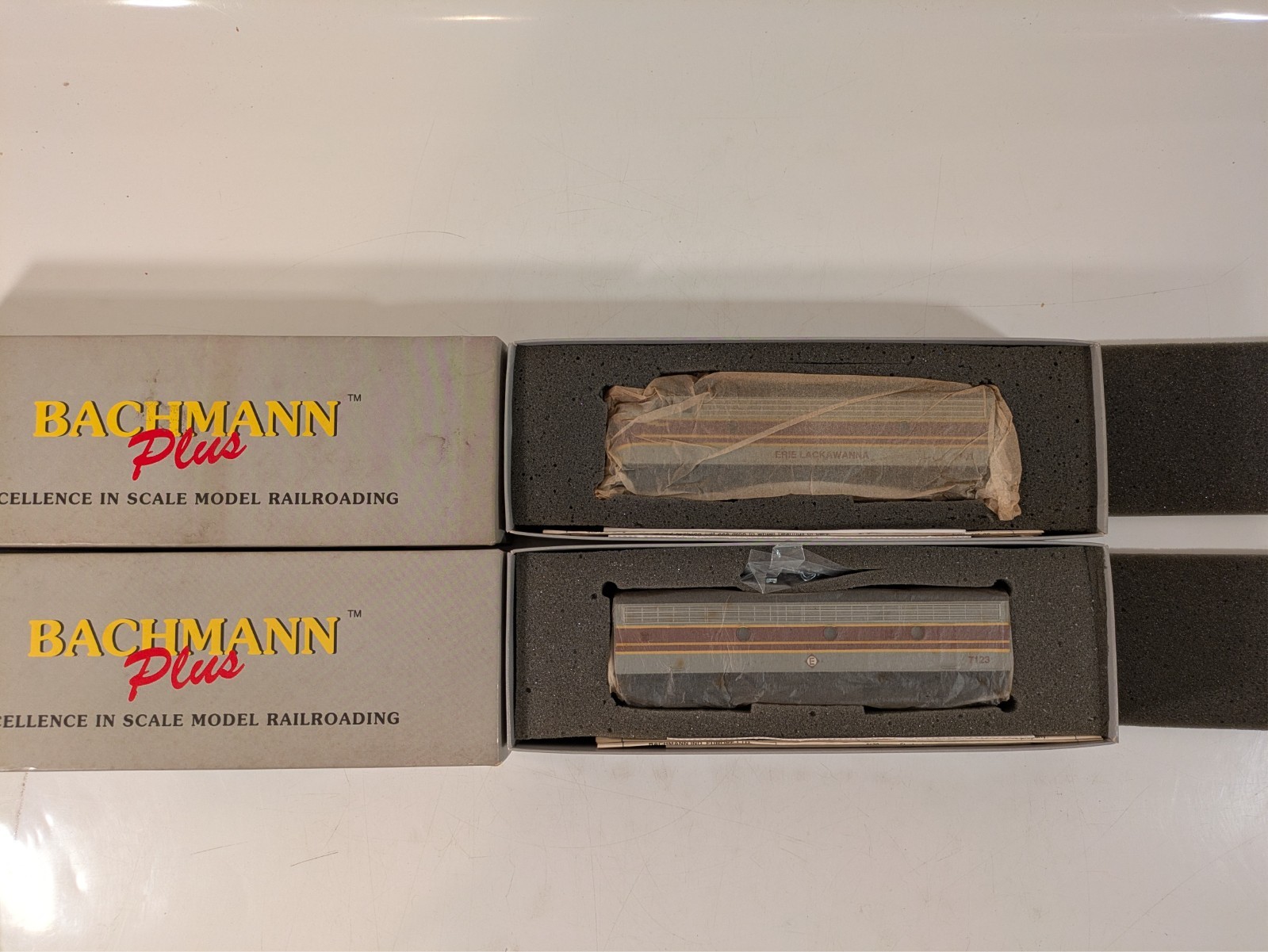 HO EMD F7A/F7B Set (Both Pwd) EL Erie Lackawanna DC #7101/7123 NIB NOS #11238/41