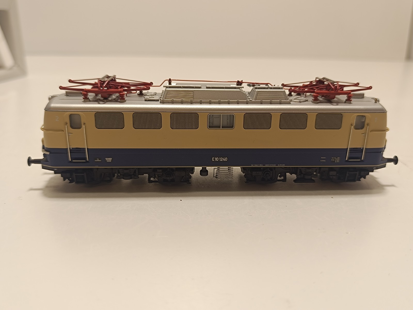 Trix 22266 Electric Locomotive E10 1240 Rheingold DB Function Tested