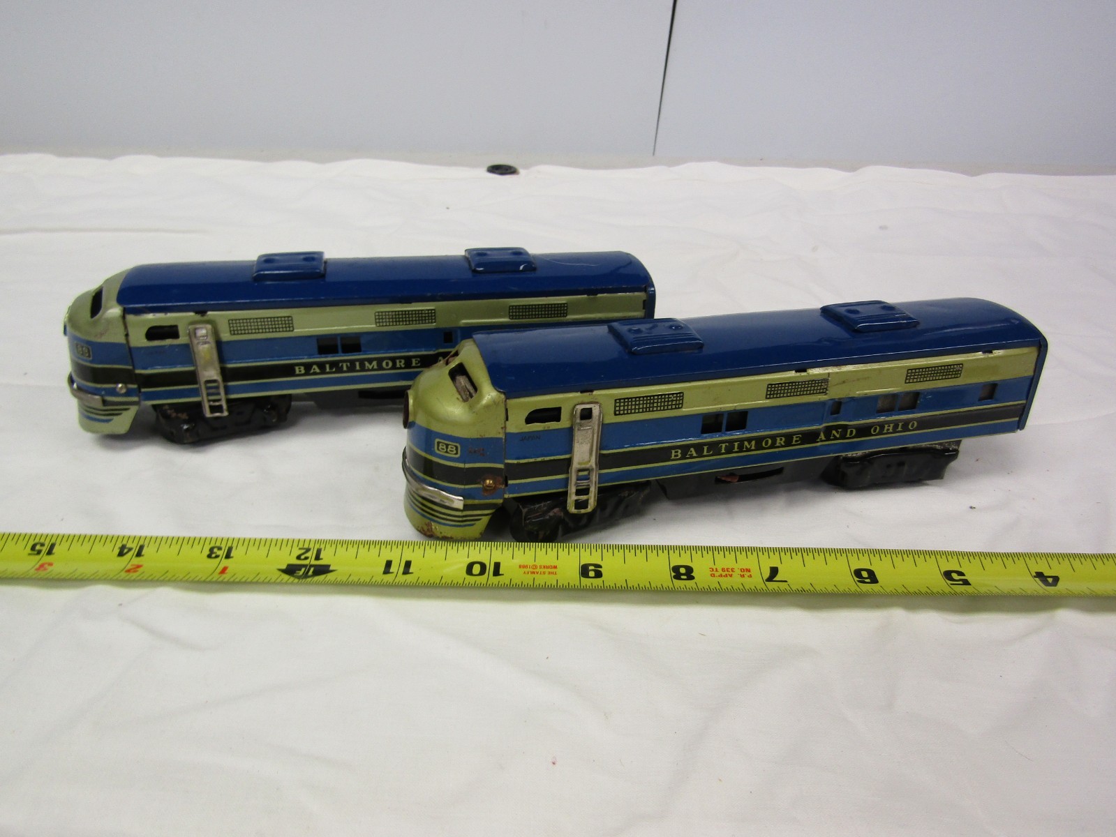 2 TIN LITHO MADE JAPAN TRAIN CAR HO SCALE ENGINE LOCOMOTIVE BALTIMORE & OHIO