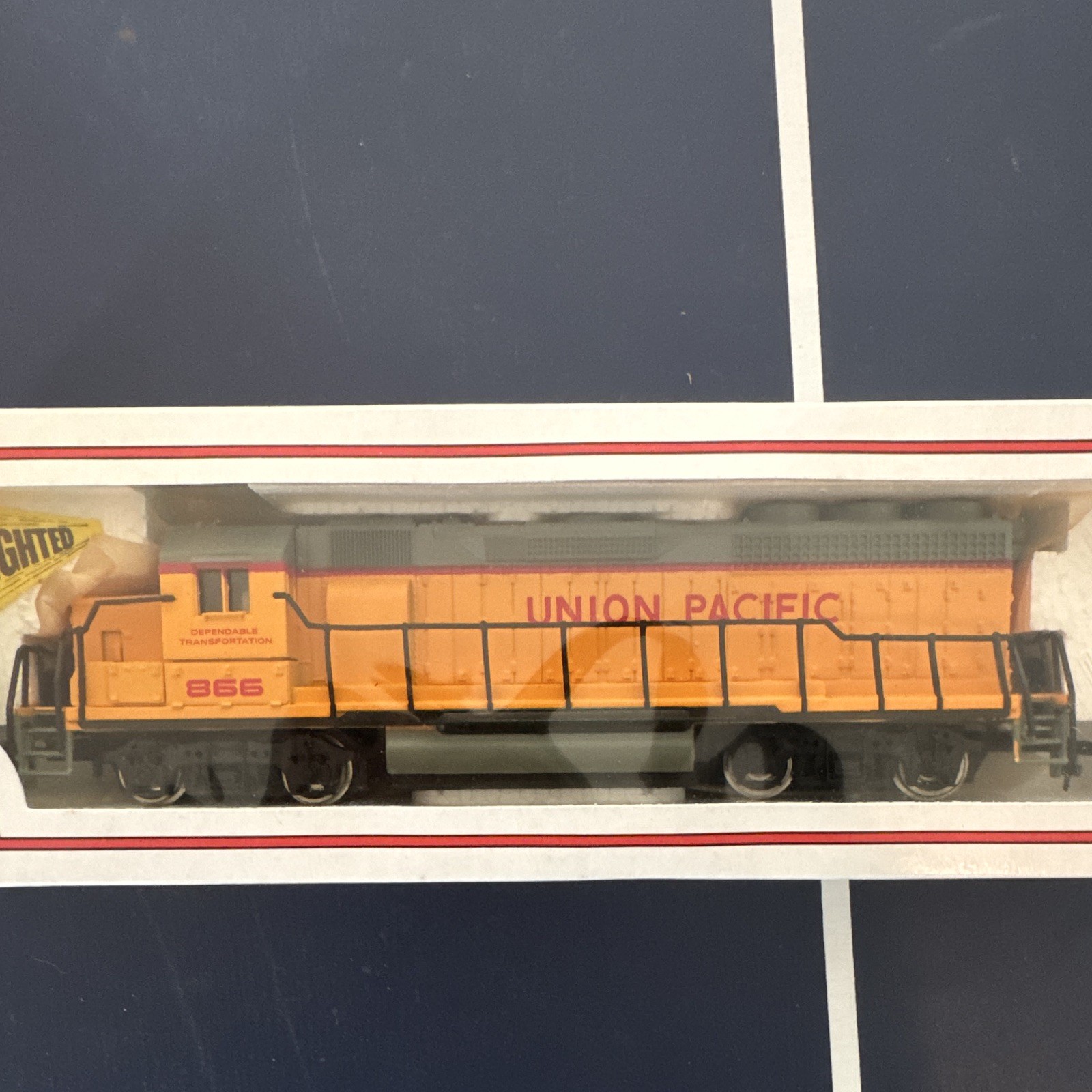 Bachmann HO Diesel Locomotive Union Pacific 866 Yellow Gray Black Lighted Analog