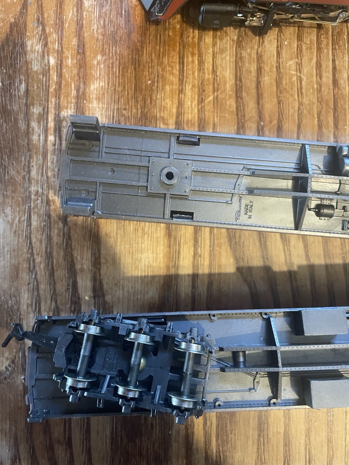 Bachmann HO Norfolk & Western Class J 600 Steam Locomotive&2 Rivarossi Cars Part