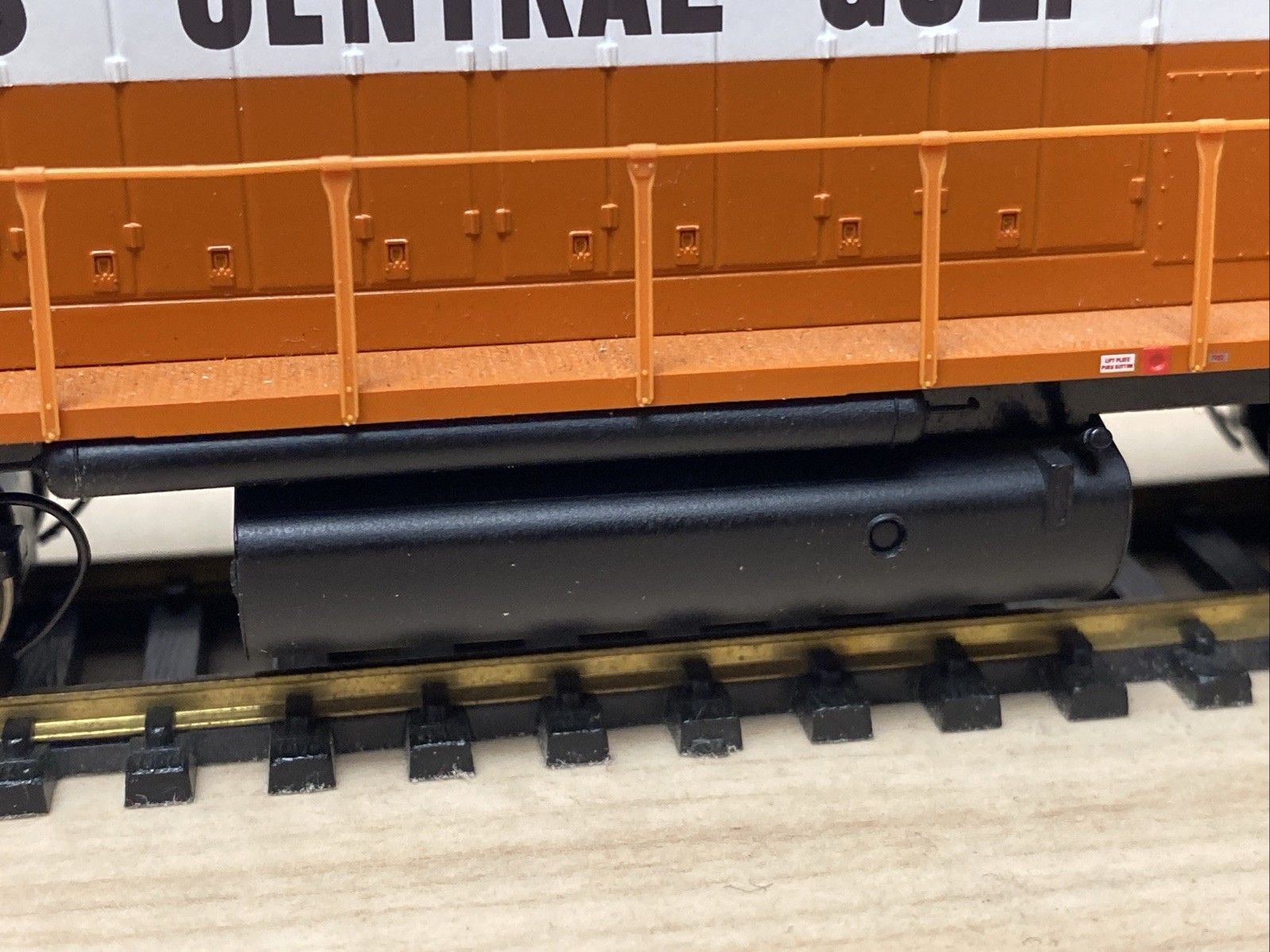 HO DC PROTO 2000 GP38-2 ILLINOIS CENTRAL GULF #9569 ICG Orange White No Box