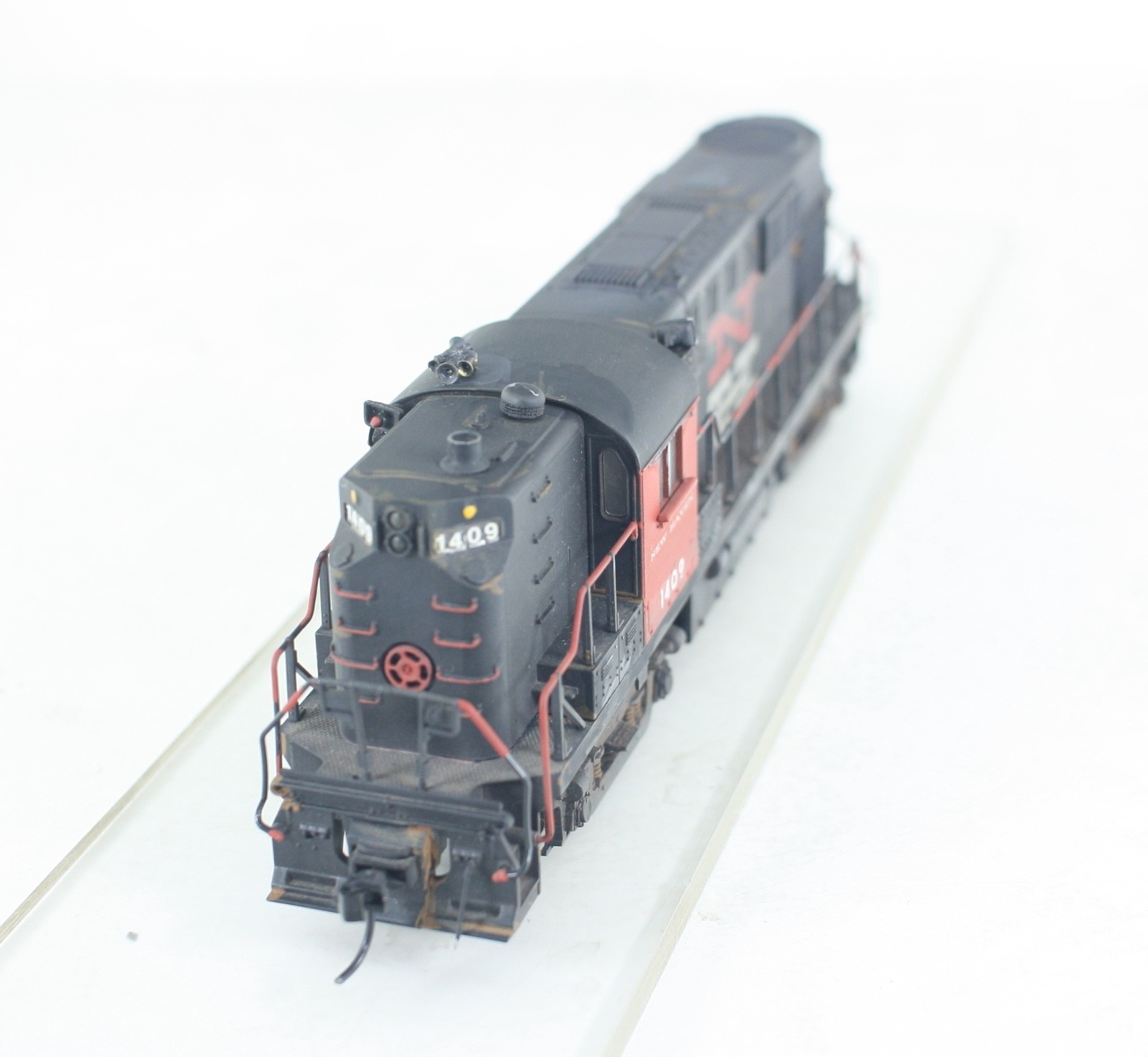 HO Scale Atlas / Kato New Haven RS-11 Diesel #1409 Detailed Weathered DCC