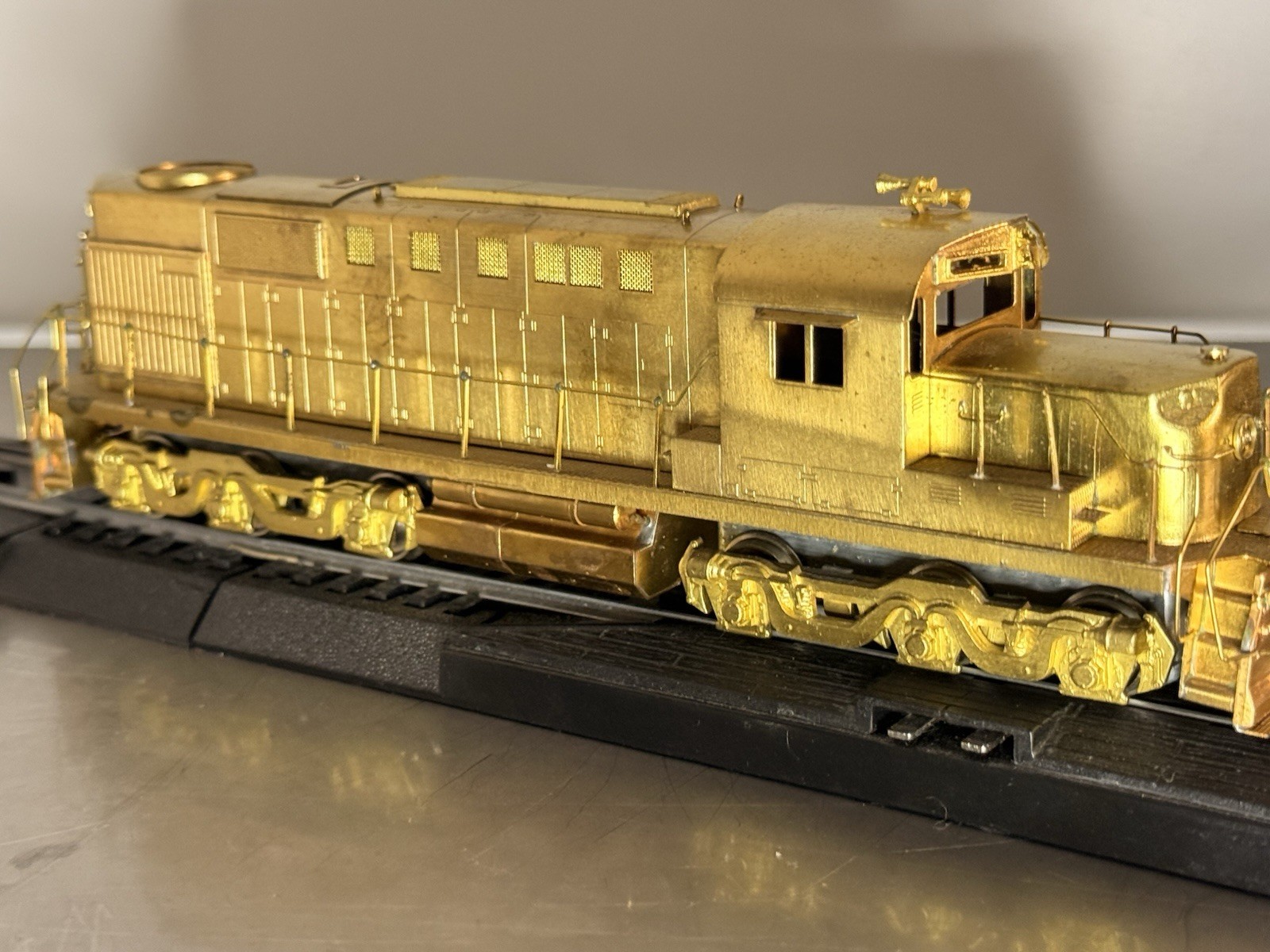 ALCO Models HO Brass ALCO DL-702 Diesel Locomotive D-124L KMT Japan