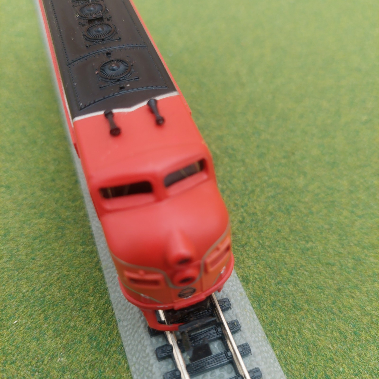 Life-Like ~ N-Scale #6405 Southern Pacific “Daylight Paint Scheme” F 7 Diesel