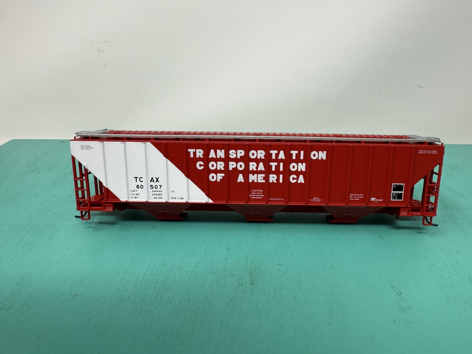 Atlas HO – 4750 Hopper – Missing Trucks No Package – TCAX Transportation Co