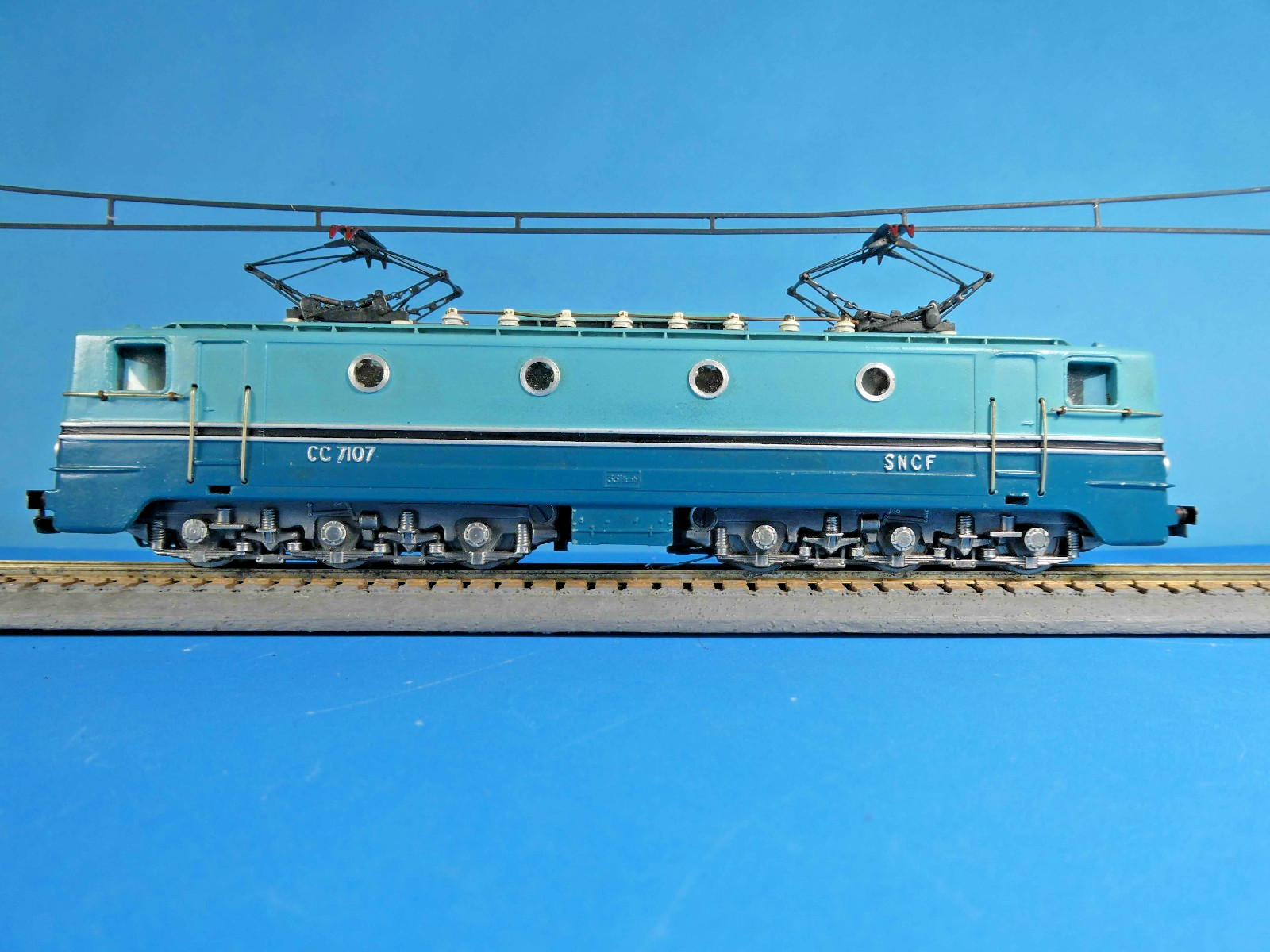 GERARD TAB SNCF CC 7107 ELECTRIC LOCO-1955 CAST METAL-HO 3RAIL DC-RECORD HOLDER
