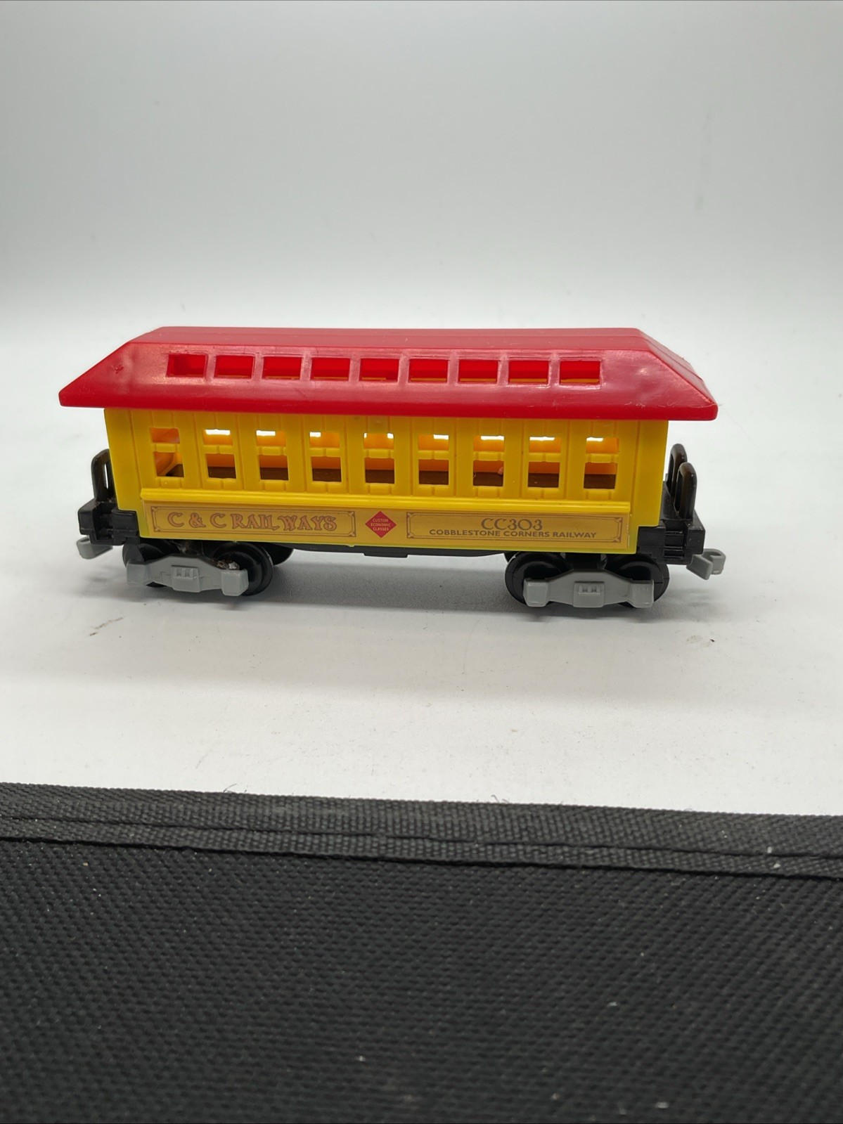 C&C Railways CC303 – HO Scale – Red & Yellow Train Car