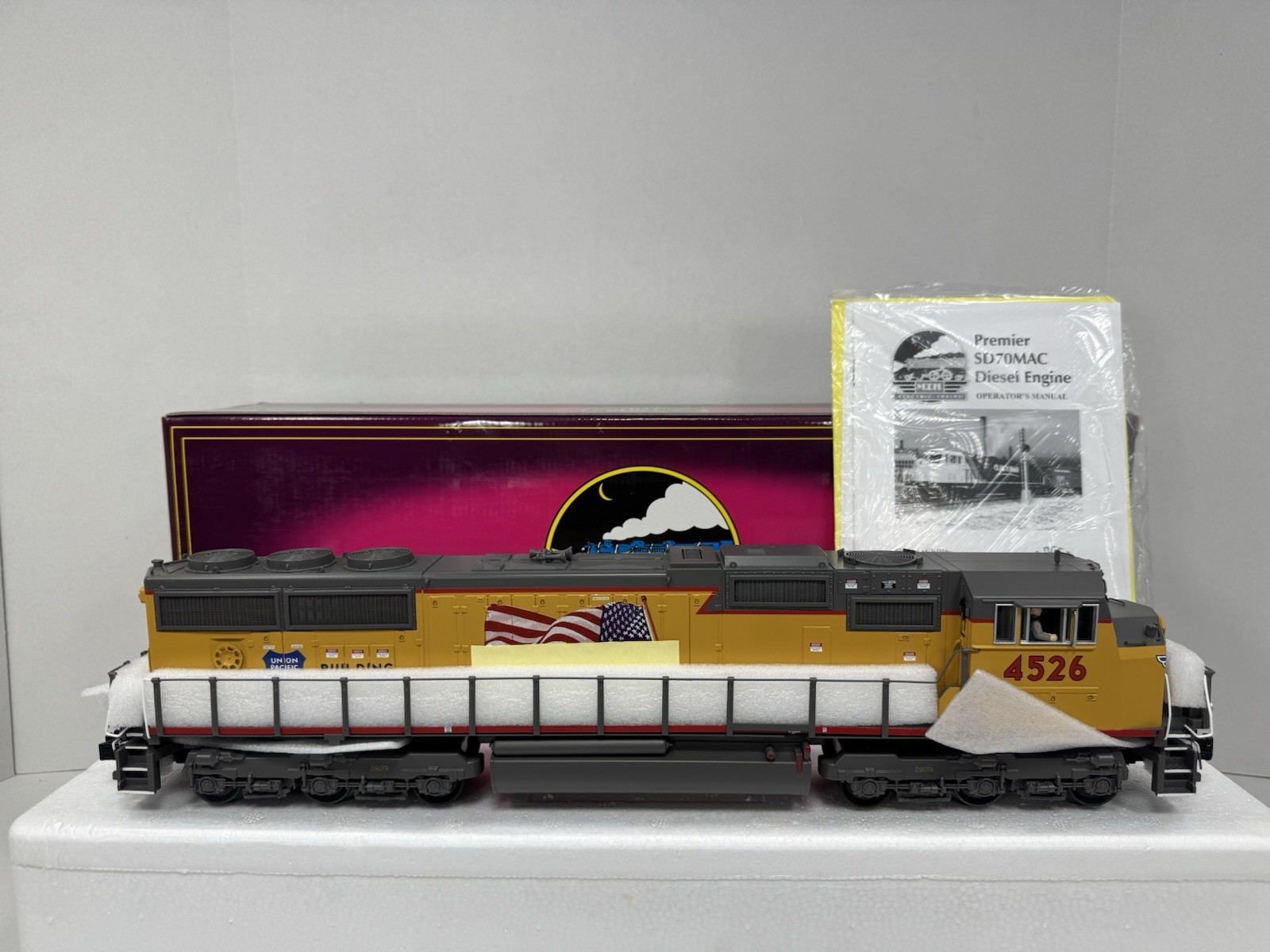MTH 20-2376-1 Union Pacific UP flag SD70M diesel engine #4526 PS 2.0 BCR NIB