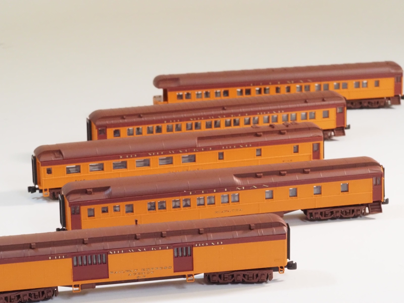 Brass Z-scale Steam Locomotive Milwaukee Hudson & 5 AZL Pullman Passenger cars