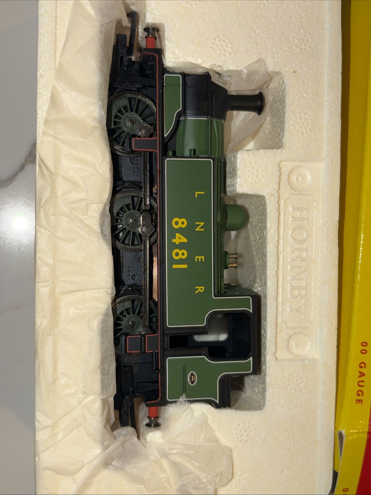 Working Hornby R2164A OO Gauge LNER Green Class D/J83 8481 Loco