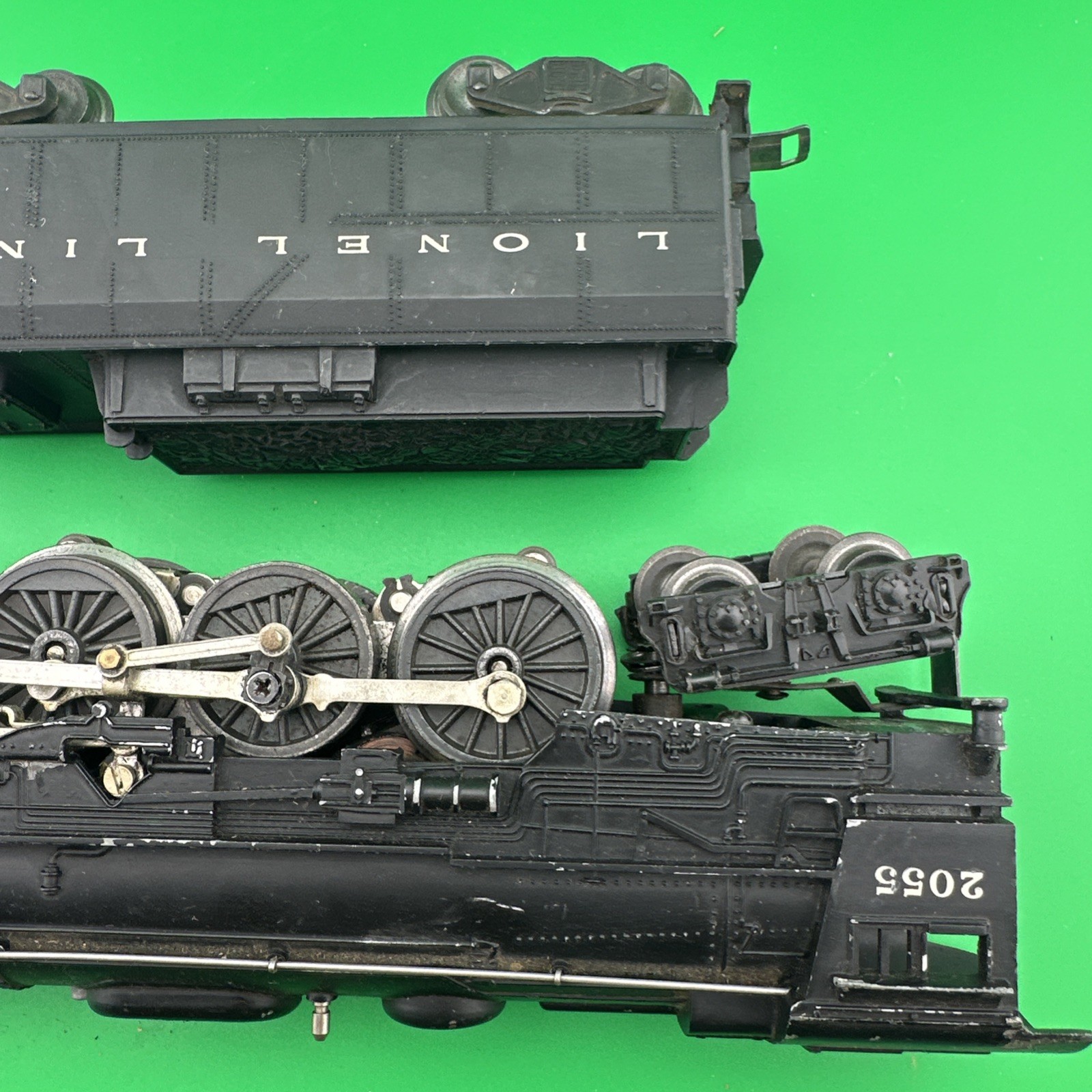 Lionel 2055 O Gauge Model Railroad 4-6-4 Steam Locomotive w/6026W Lines Tender