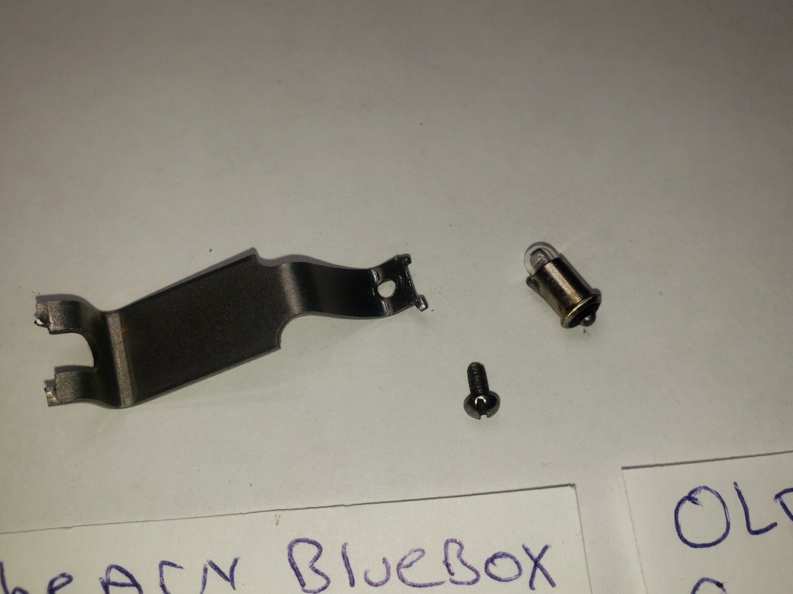 U33C HEADLIGHT ASSEMBLY BRACKET FROM ATHEARN BLUEBOX HO SCALE OLD STYLE CHASSIS