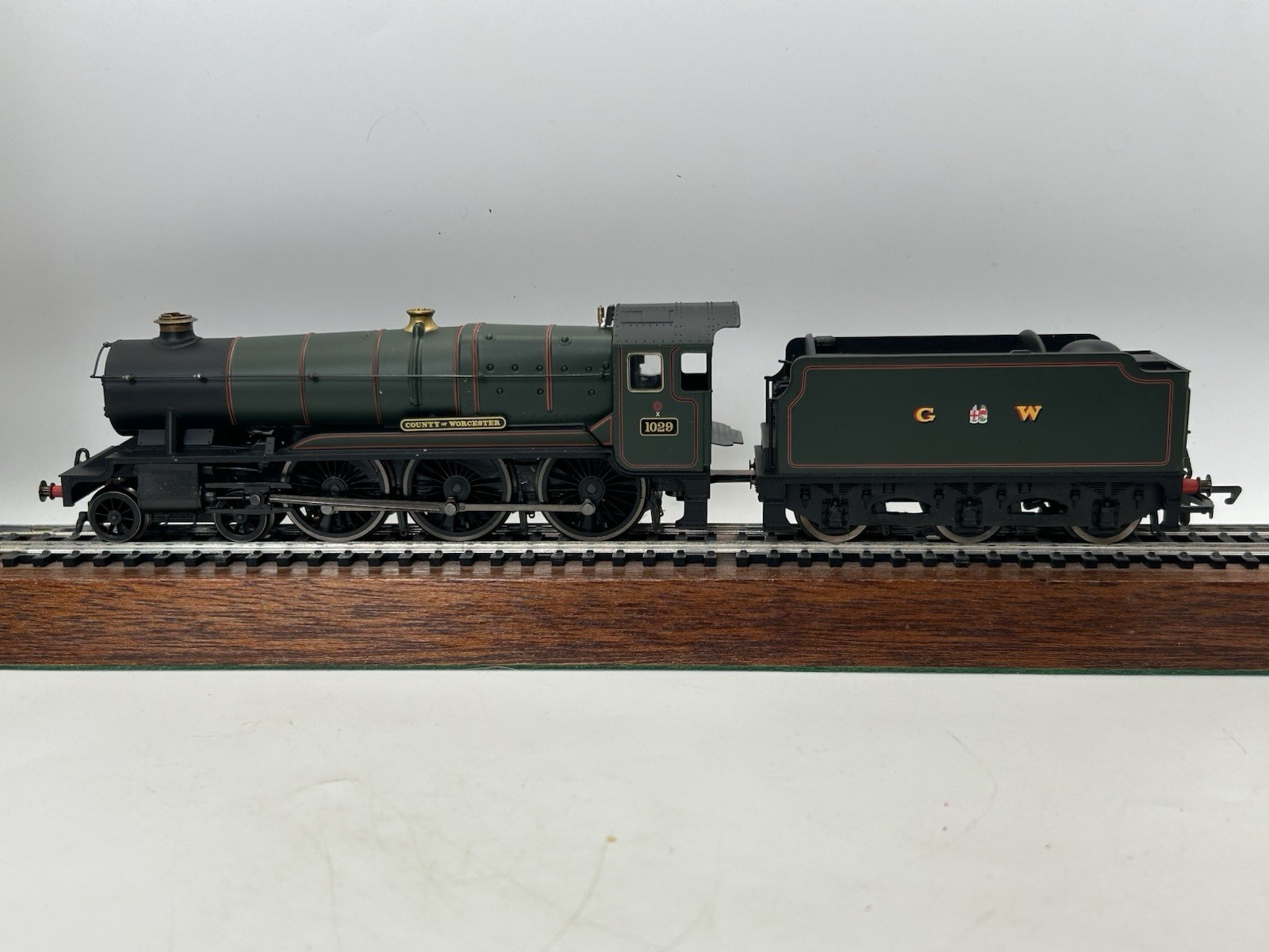OO Hornby R2085 GWR ‘County Of Worchester’ 4-6-0 Steam Locomotive – (VG BOXED)