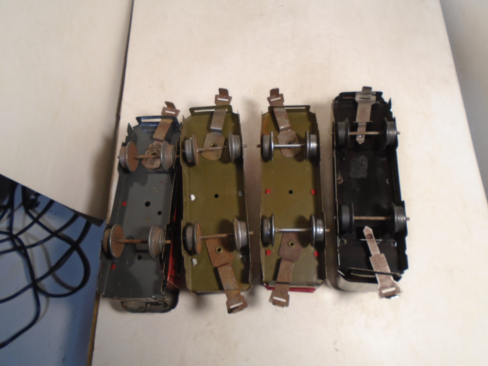 FOUR VINTAGE MARX TIN 4 WHEEL rolling stock assortment – SA I