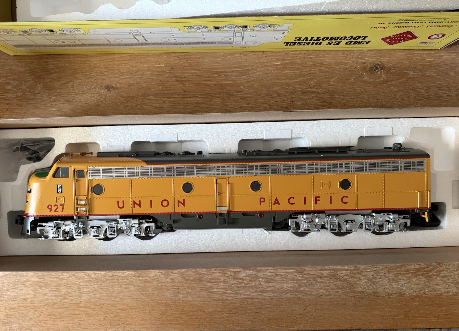 Aristo-Craft Union Pacific E8 ART-23603 In Excellent Condition – NEW