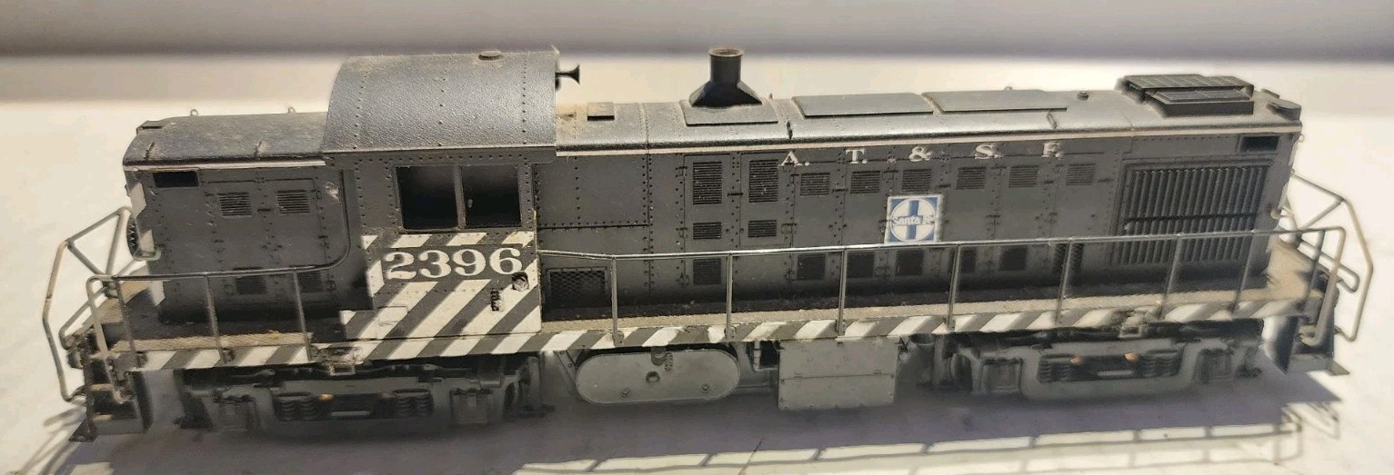 Kato HO Scale RS-1 Diesel Engine AT&SF #2396