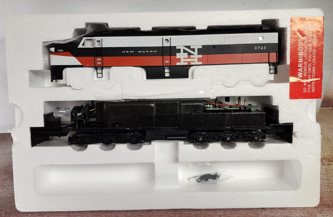 New Haven Railroad ALCO PA Diesel 0763 Life Like Proto 2000 21682 DCC Plug HO