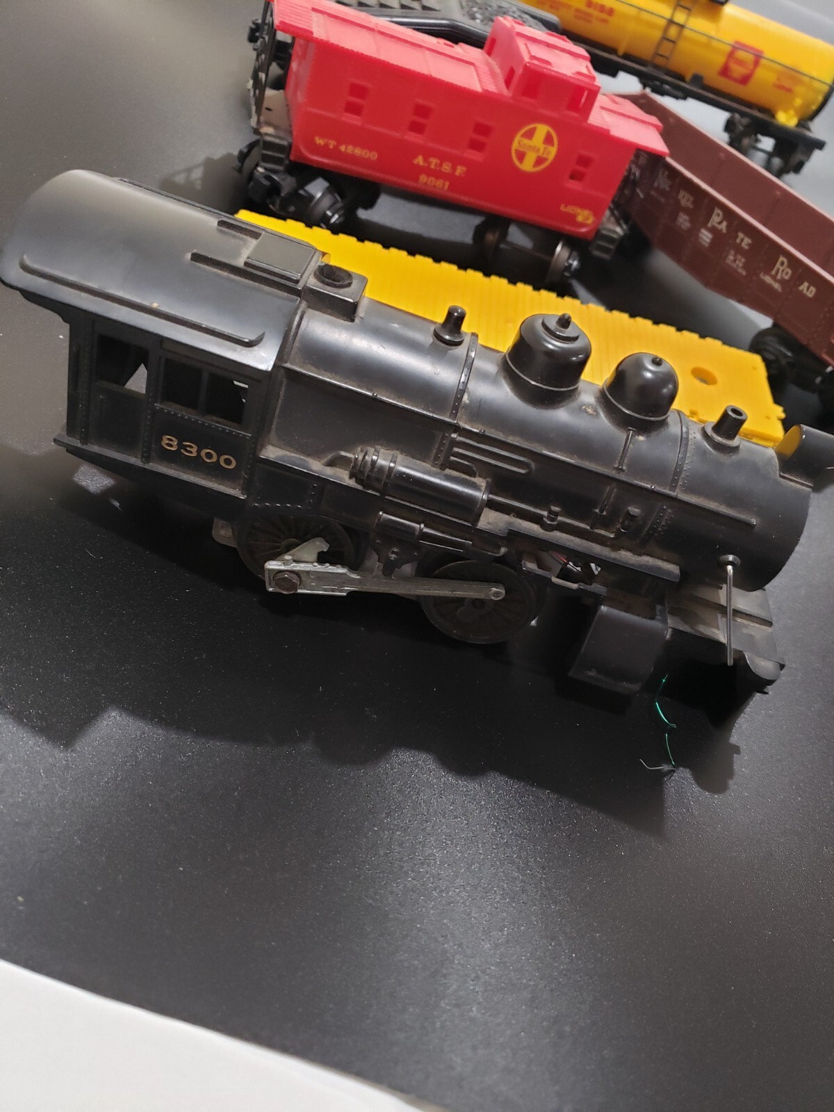 Lionel 8300 O Gauge 2-4-0 ? Black Plastic Steam Engine + Others
