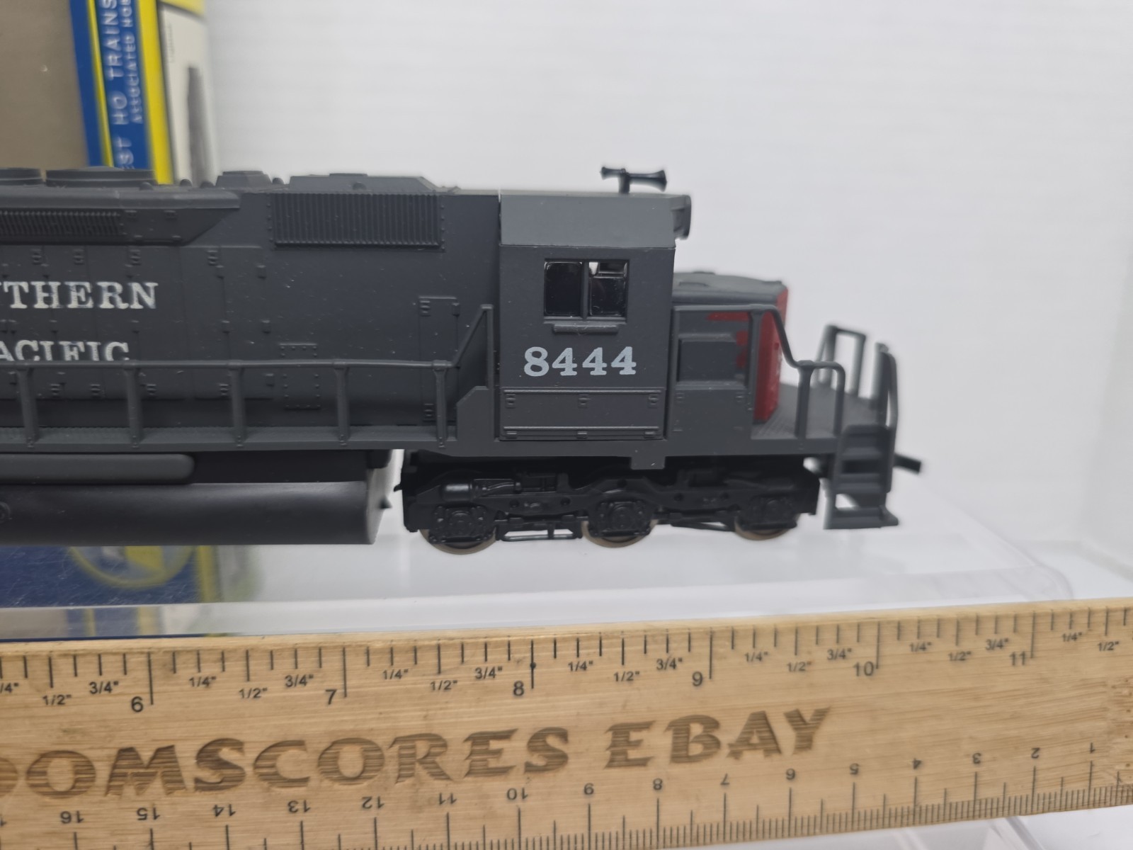 AHM HO Scale 5030-06 Southern Pacific 8444 EMD SD-40 Diesel Loco W/Flywheel Runs