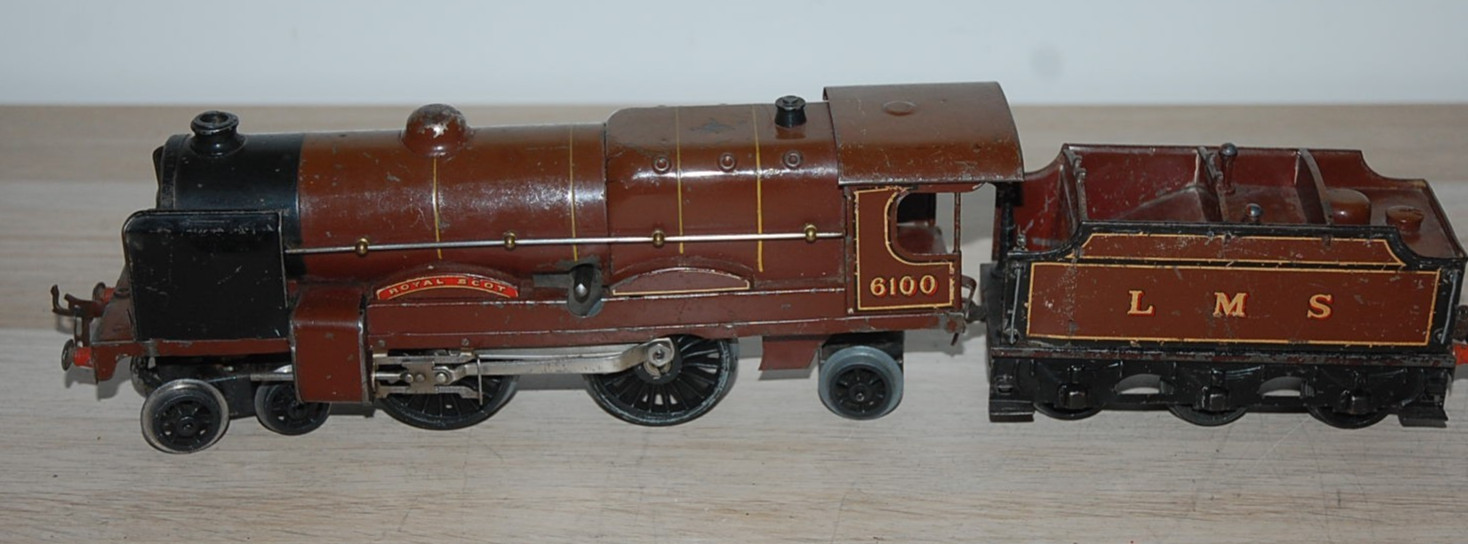 HORNBY O GAUGE CLOCKWORK ROYAL SCOT LOCOMOTIVE AND TENDER IN RED LMS LIVERY