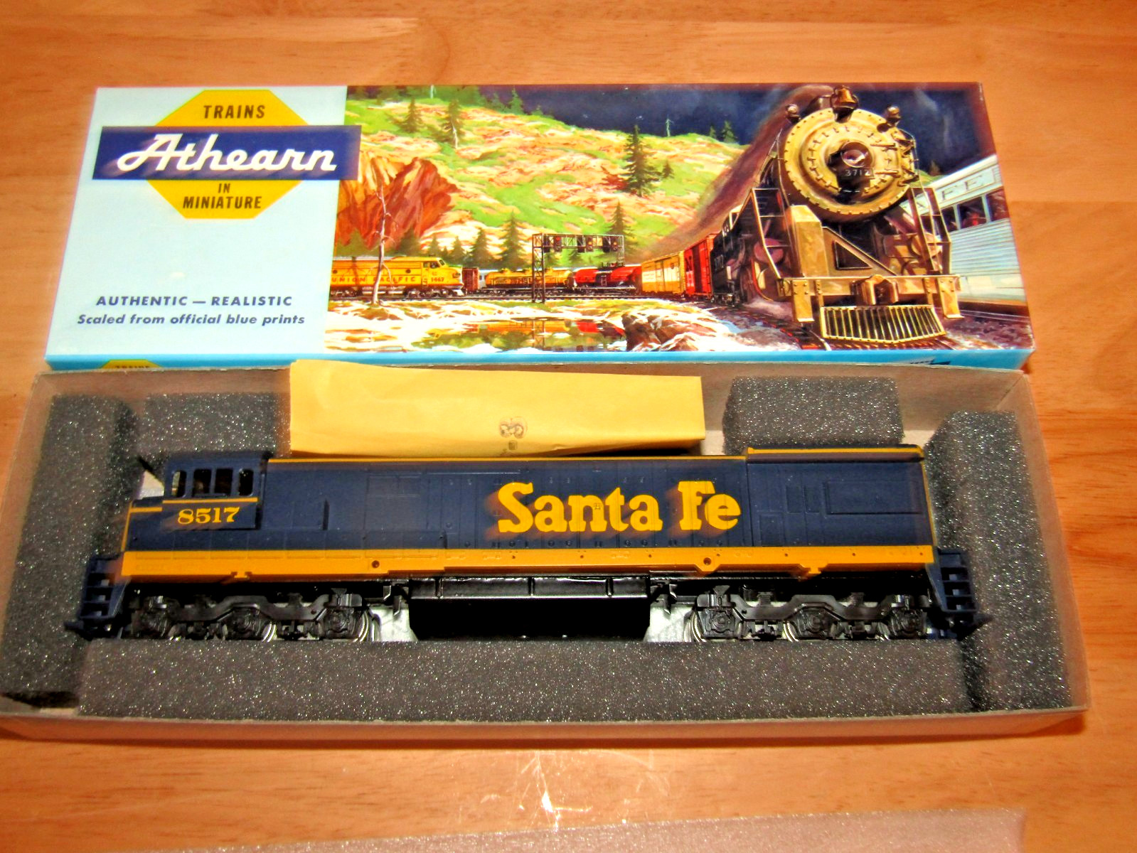 Athearn HO 3501 Santa Fe U33-C Powered Engine Diesel Locomotive 8517 NEW