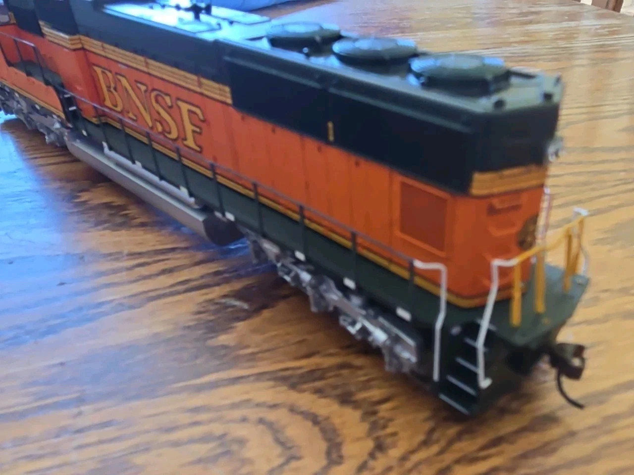 Athearn Genesis G6176 HO BNSF SD75M #8258 – LNIB / Excellent Condition