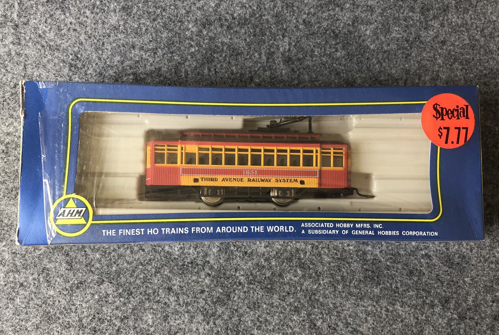 AHM HO Scale Third Avenue Railway System 1651 Brill Trolley 5301G, New