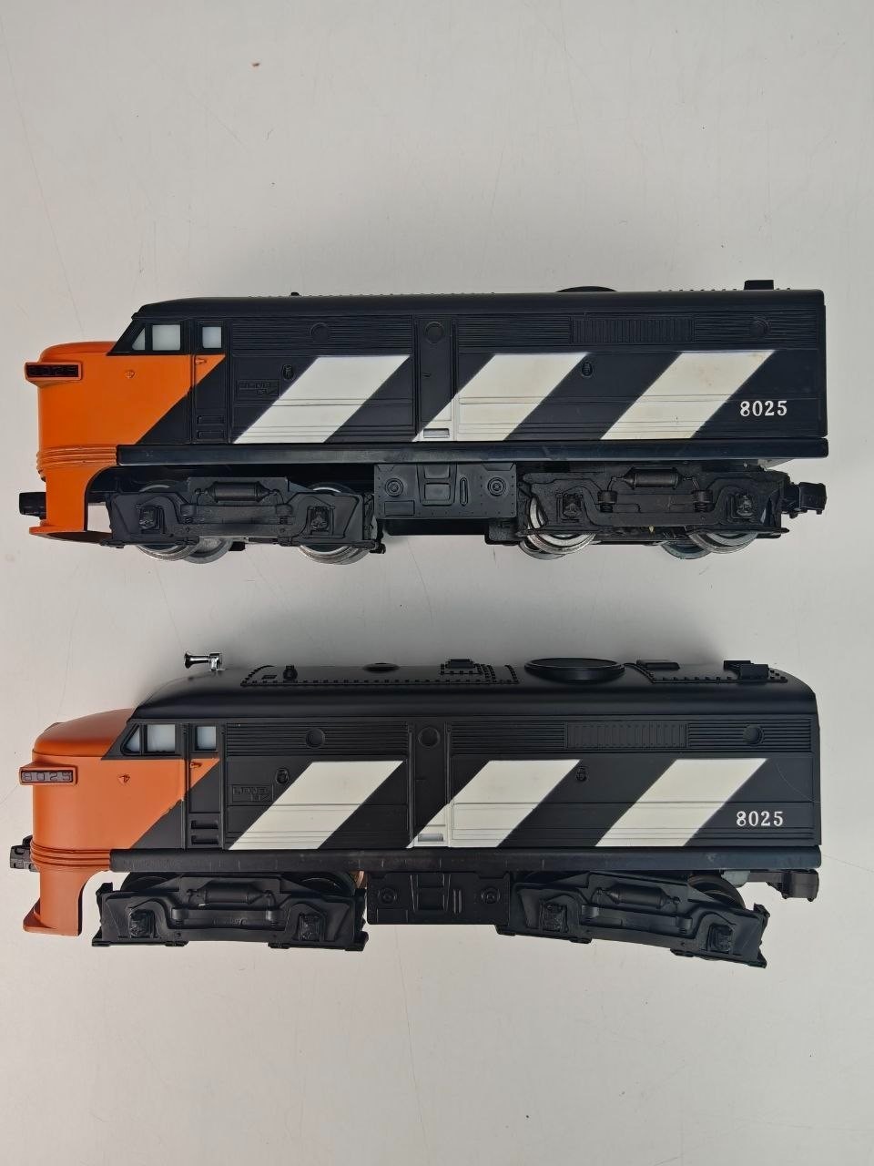 Lionel Canadian National 8025 A-A Diesel Tested Bo-Bo READ