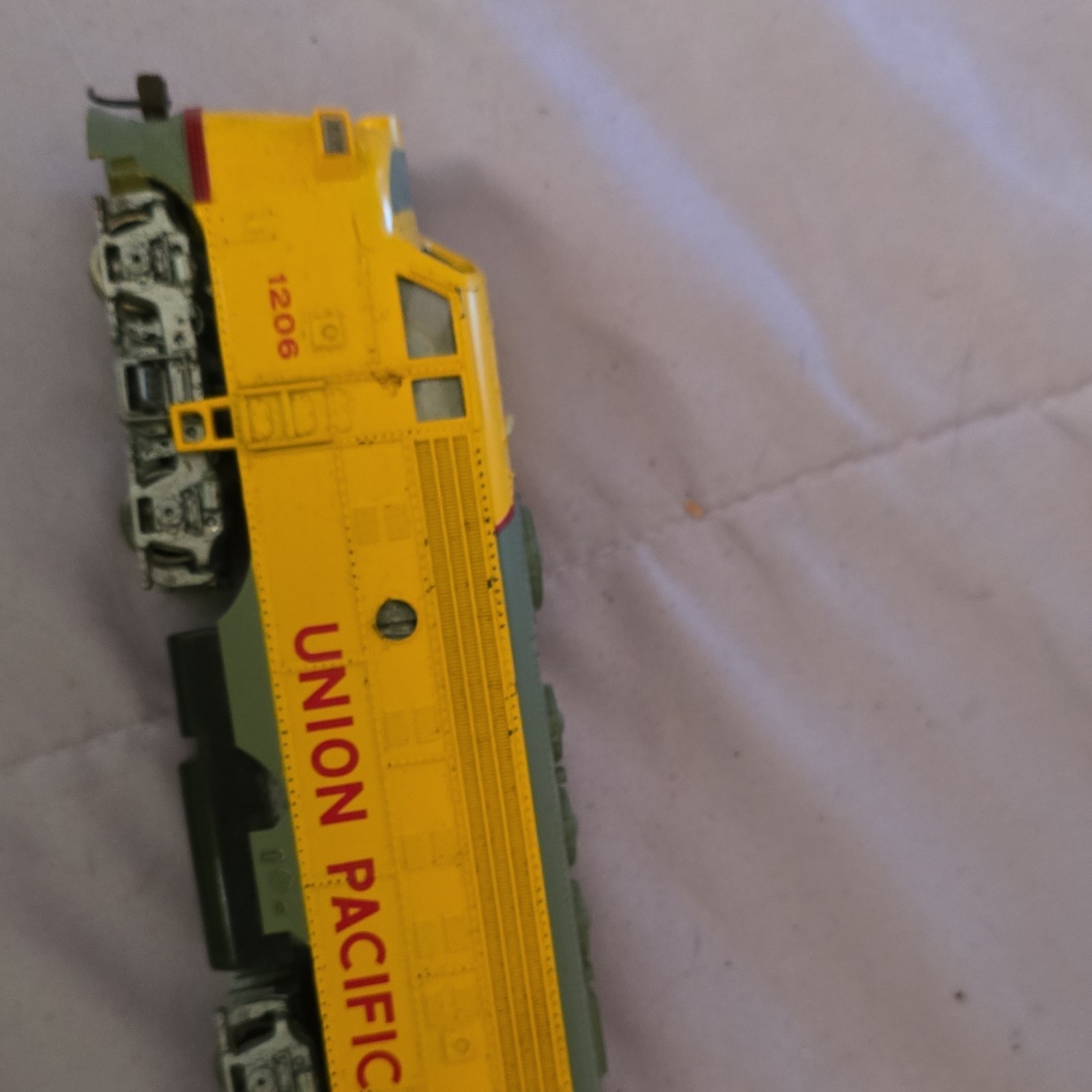 Union Pacific Diesel Locomotive HO Gauge 1206 Yellow Gray Plastic Metal