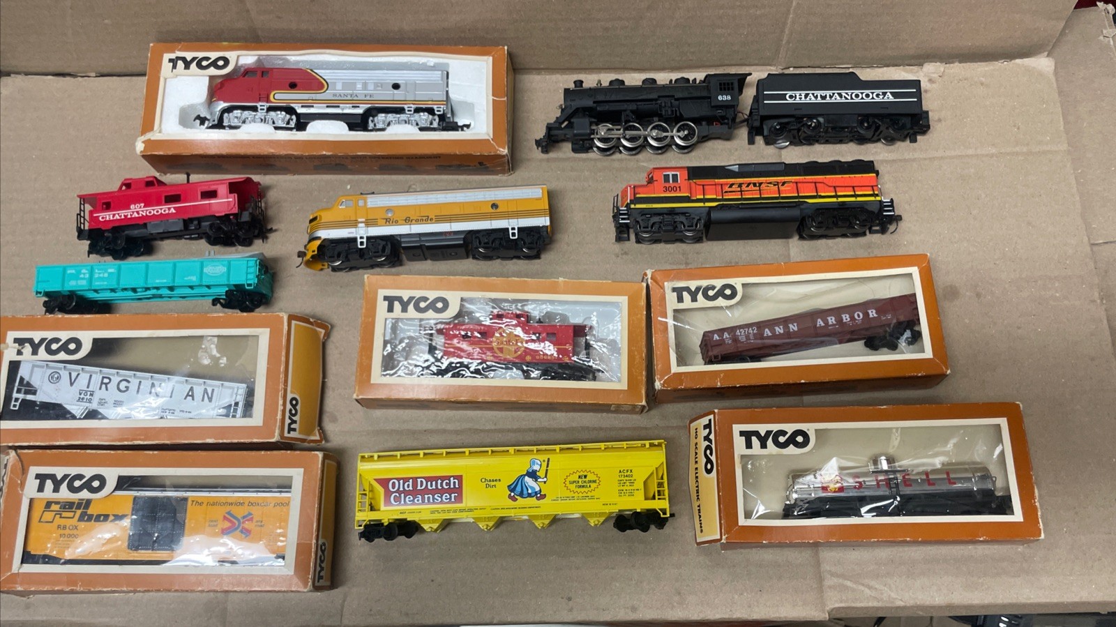 1970 HO Scale Tyco & Bachman Lot Of Union Pacific Diesel Locomotive And Cars !
