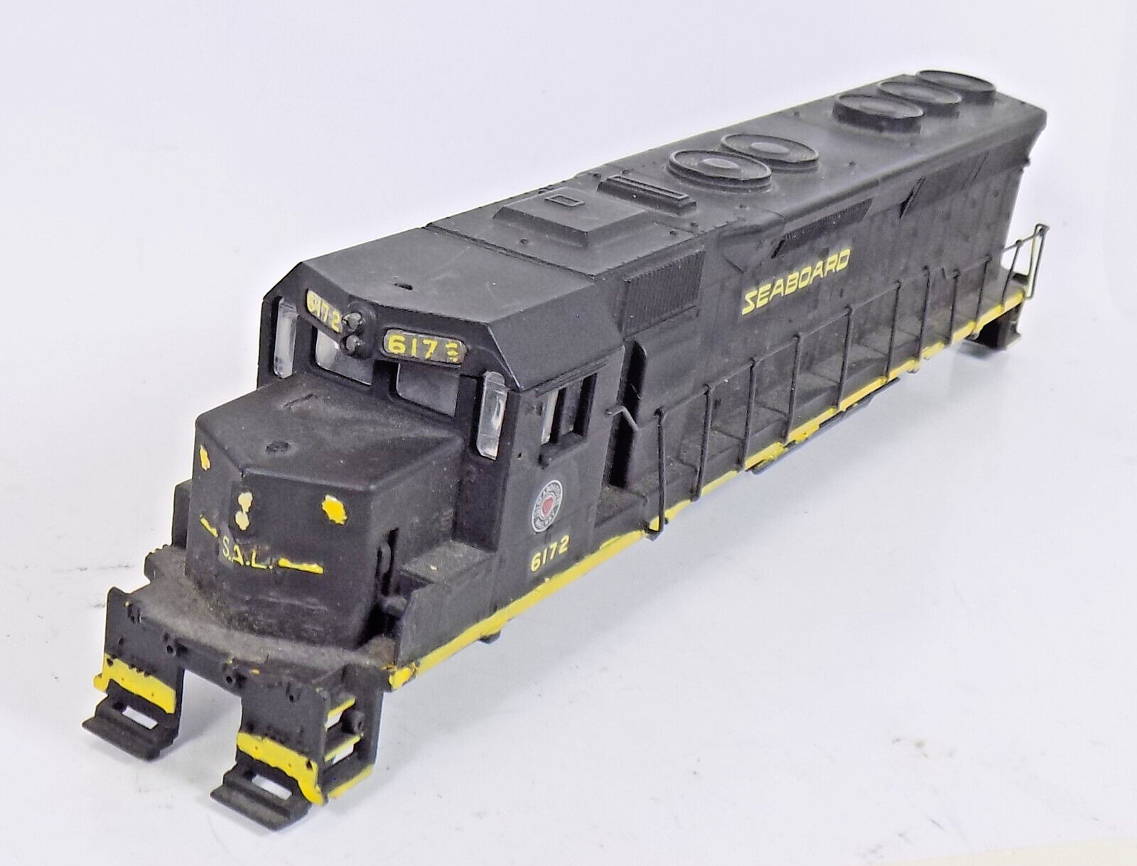 HO / UNBRANDED / DIESEL LOCOMOTIVE / SEABOARD #6172 / AIR LINE RR /SHELL/PARTS