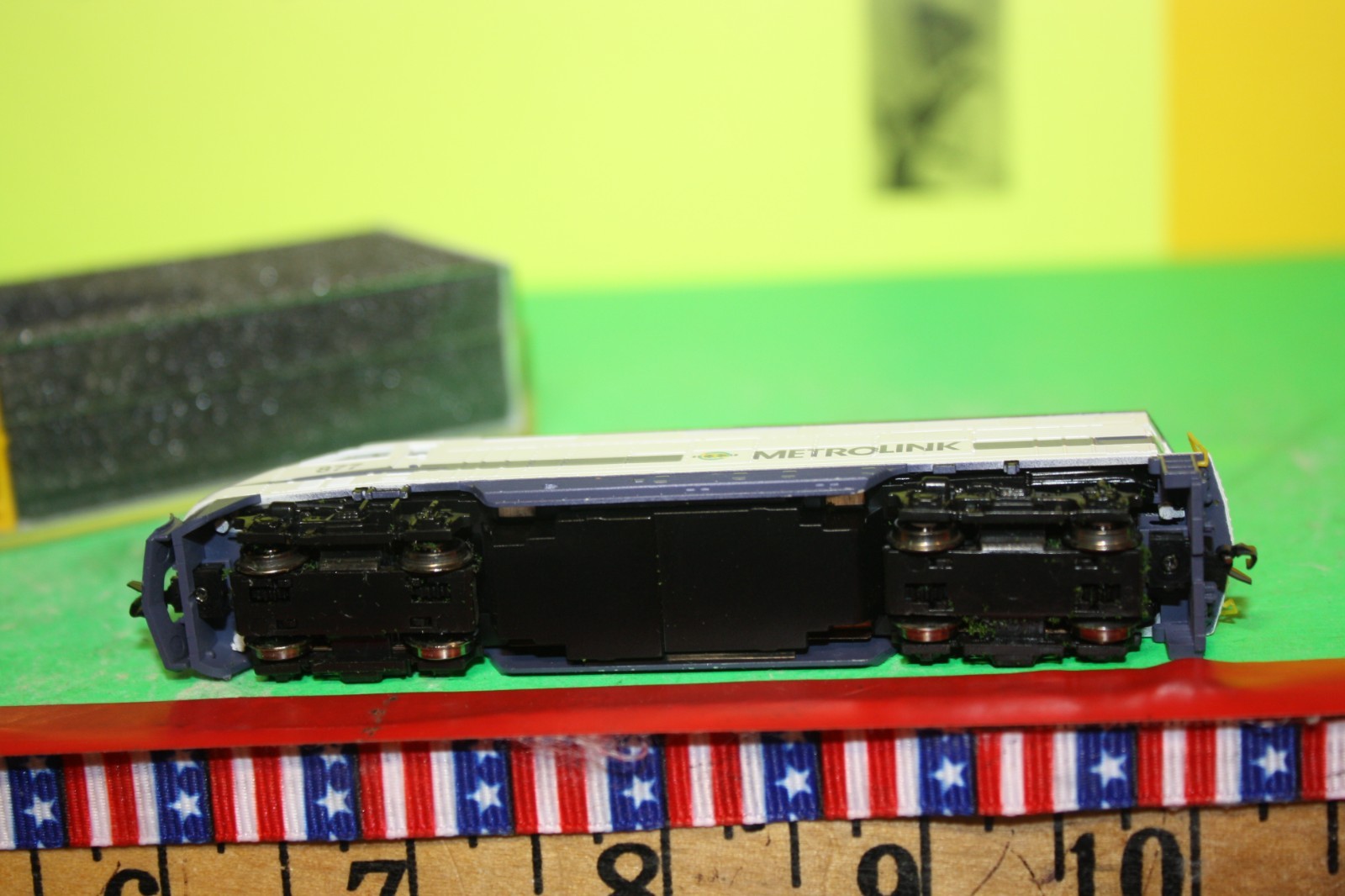 Athearn* N Scale F59Phi Metrolink #877 Light Rail 4 Piece Train Set