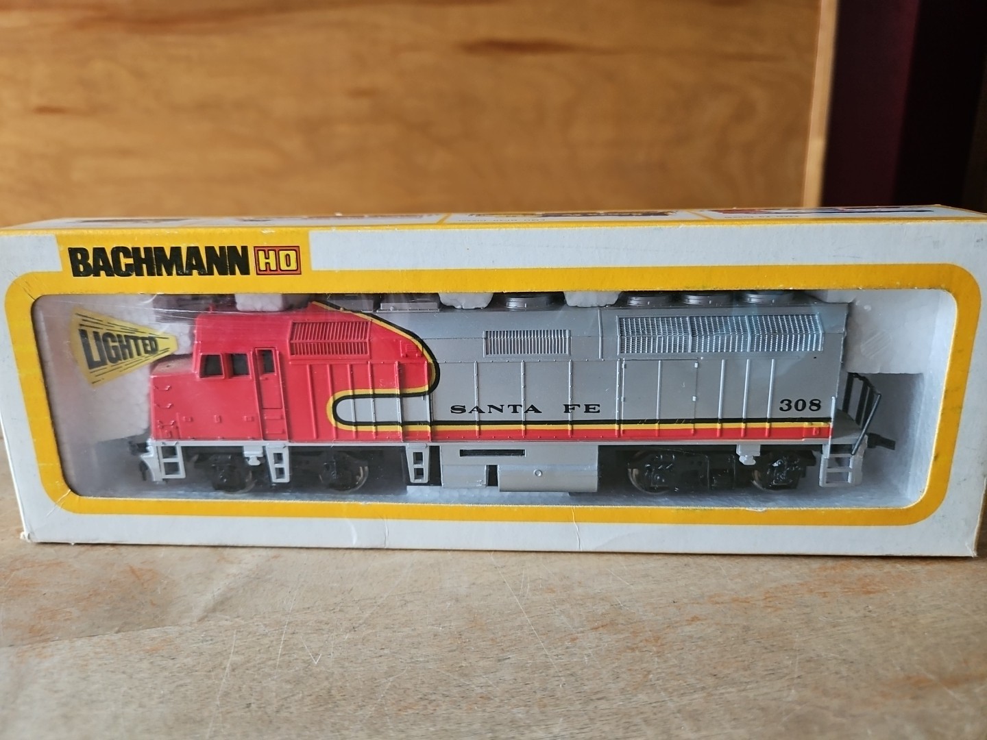 Bachmann HO Scale 0676 EMD F40PH Diesel Locomotive in Box
