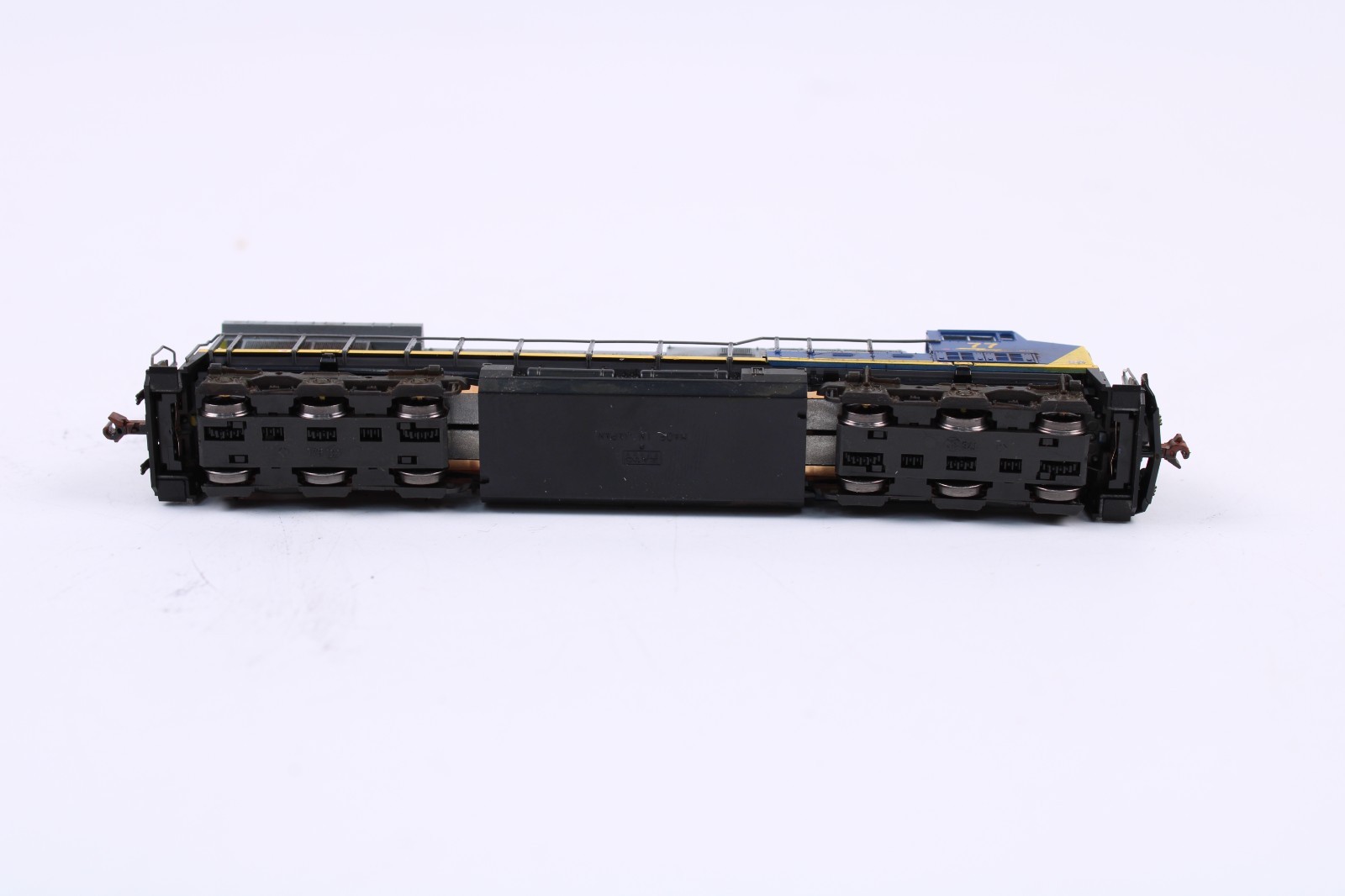 Kato N Scale 176-7043 AC4400CW Diesel Locomotive CSX #77 DCC Weathered