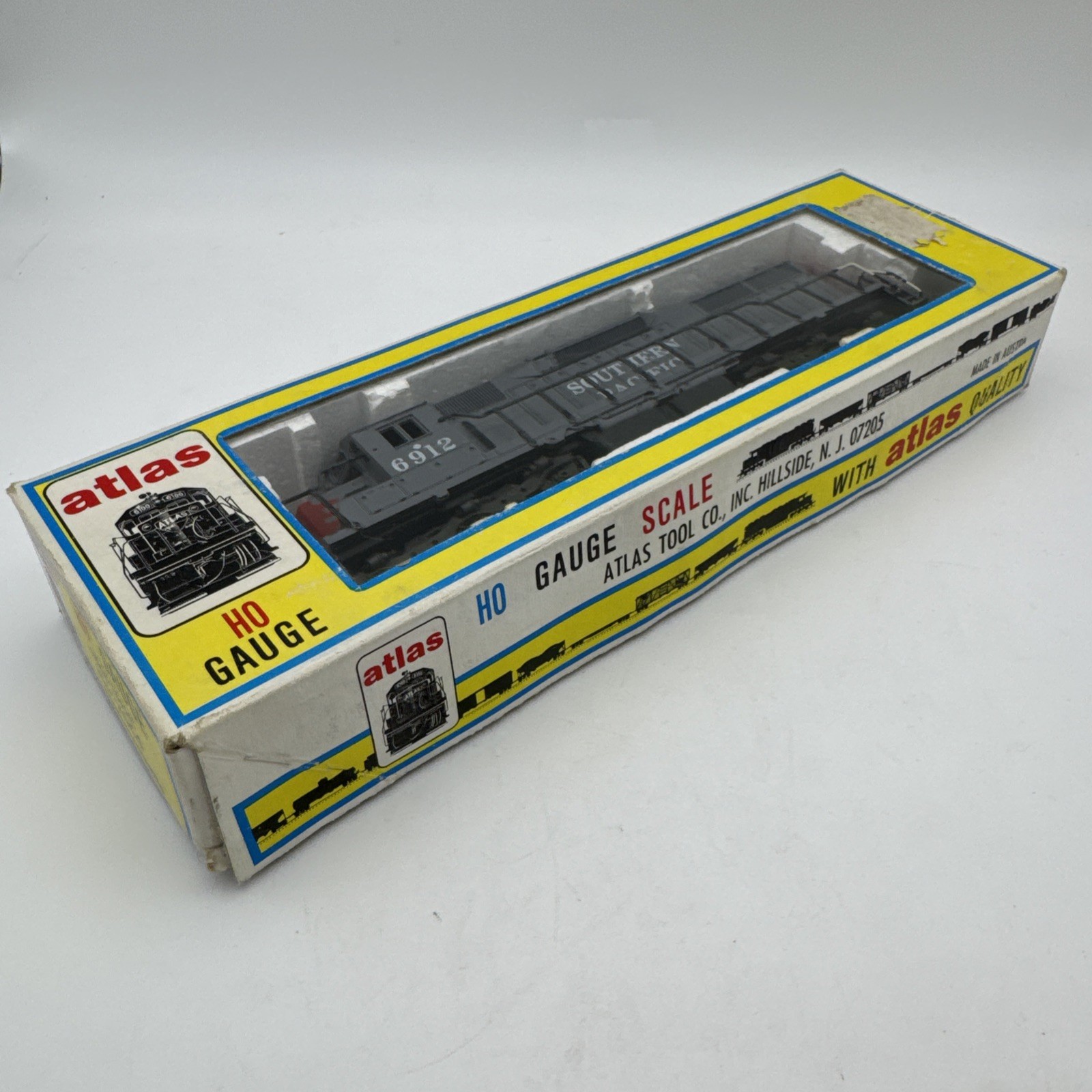 ATLAS # 7014 – SOUTHERN PACIFIC SD35 POWERED LOCOMOTIVE # 6912 -HO SCALE