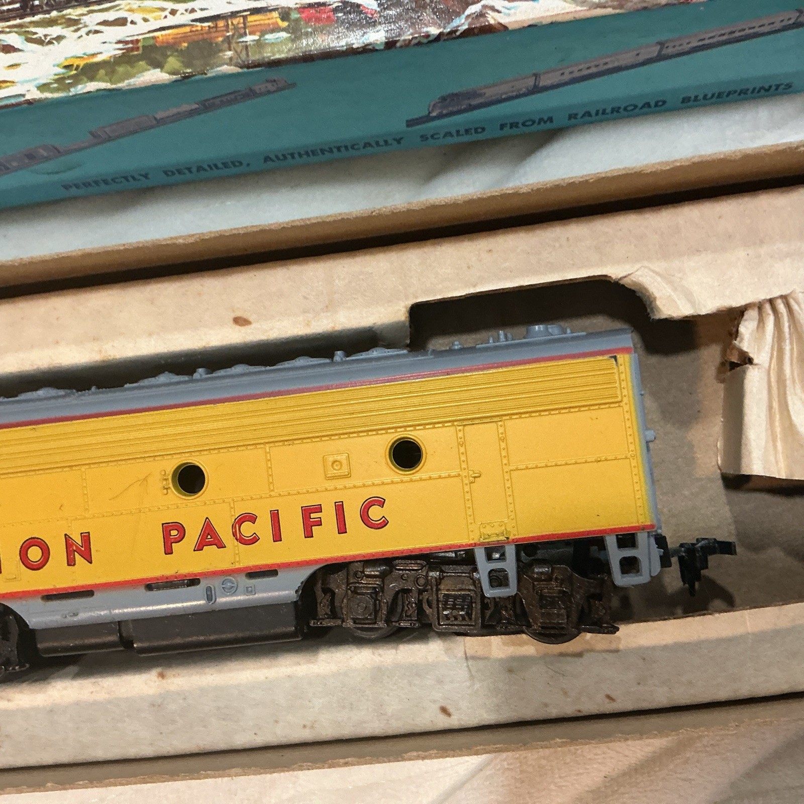 Athearn 1467B HO Union Pacific F7B Diesel Locomotive Dummy Engine Vintage RARE