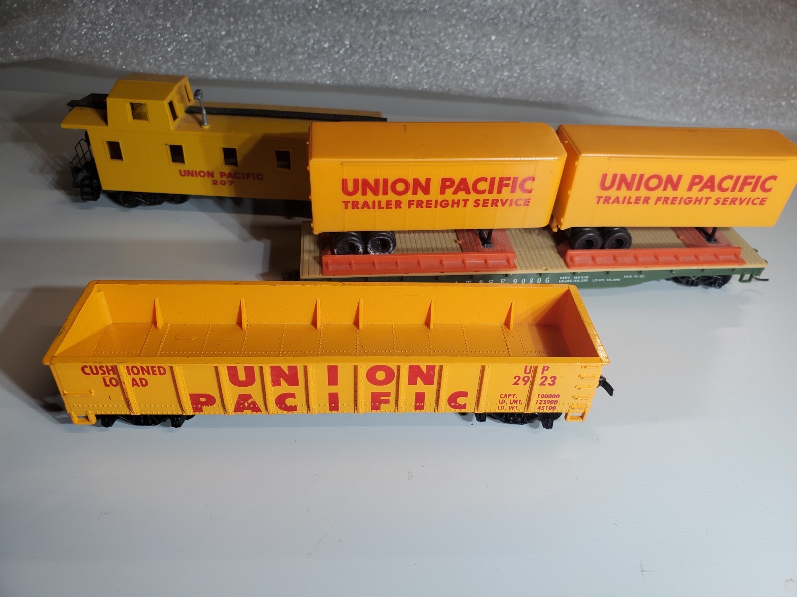 ho Lot Of 3 Union Pacific Freight Cars – Various Makers & Condition