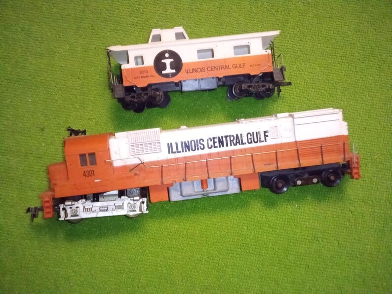Vintage Mantua-Tyco HO Gauge Illinois Central Gulf 4301 Locomotive Caboose As-Is