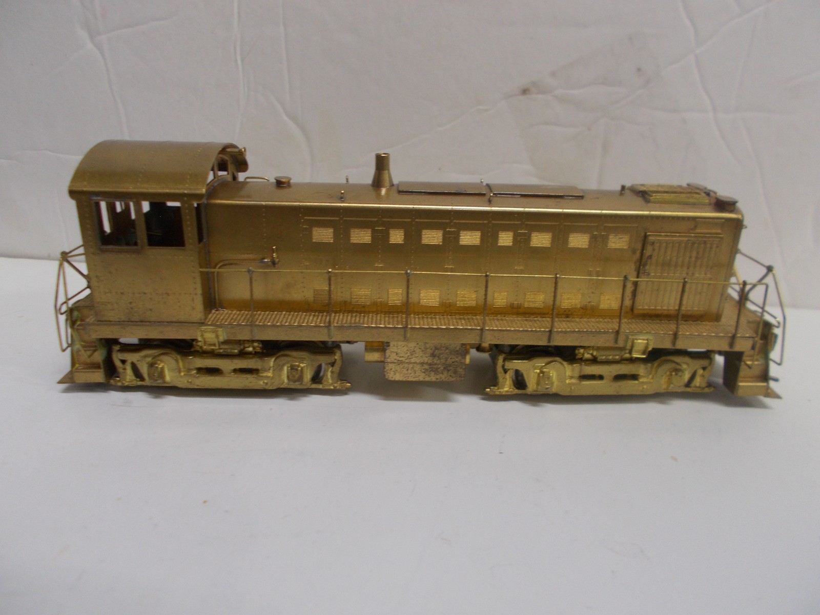 ALCO # D-116 ~BRASS~UNDECORATED ALCO S-1 LOCOMOTIVE ~RUNS GOOD~READ~HO SCALE