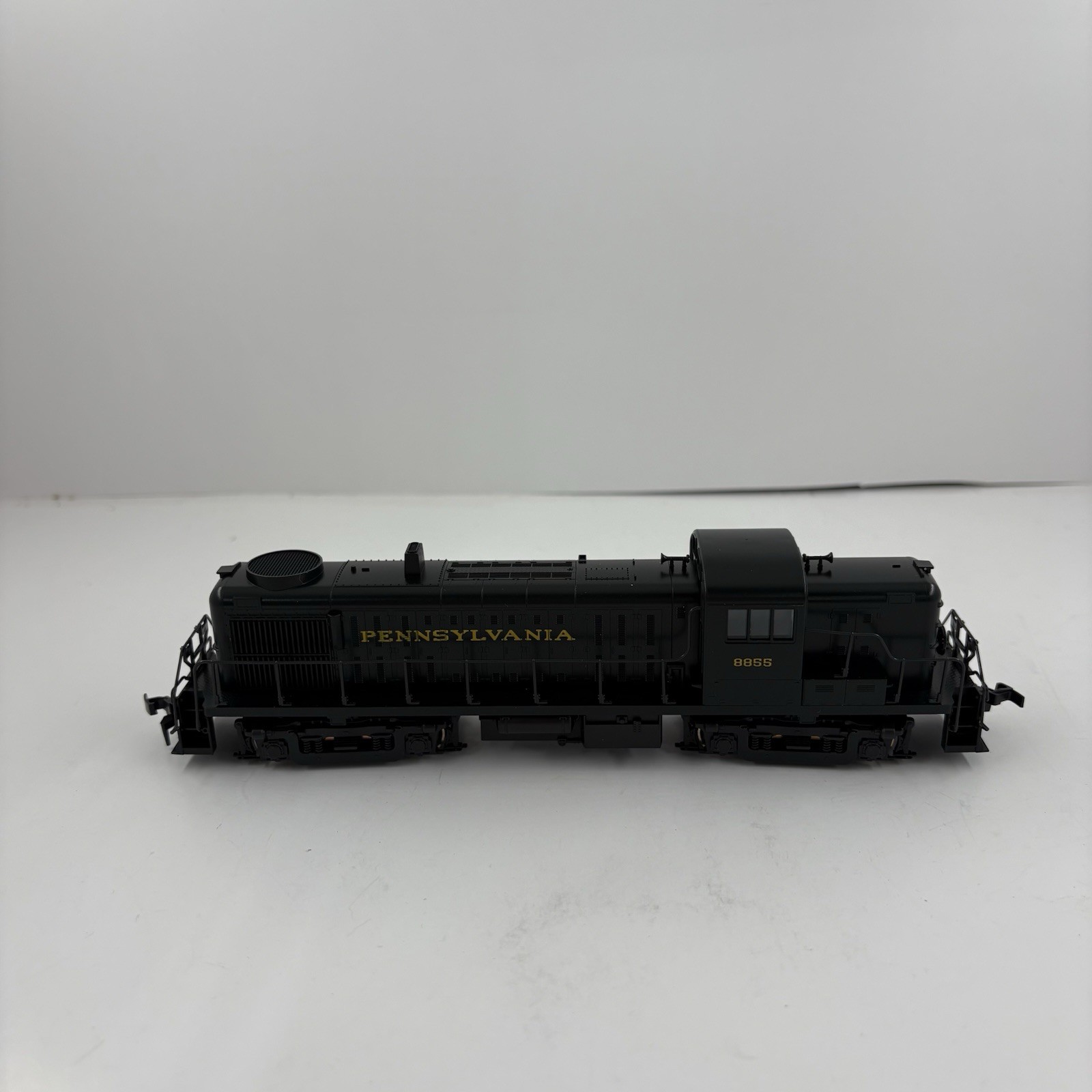 ATLAS 7075 RS-3 HO Gauge DIESEL LOCOMOTIVE PENNSYLVANIA RR Black 8055 In Box
