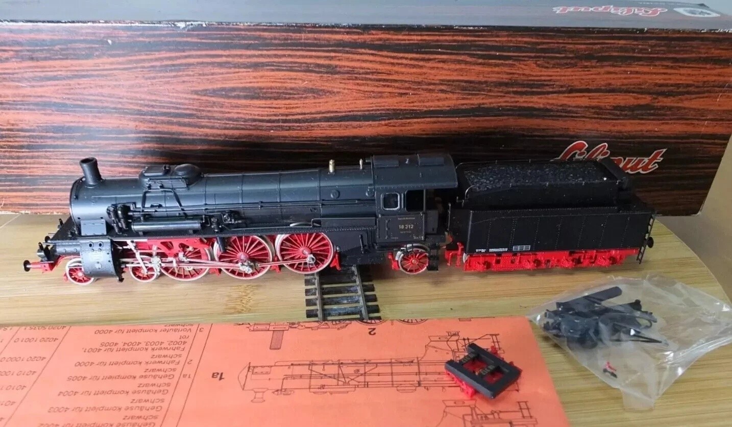 Liliput 40 01 HO gauge DR BR 18.3 steam locomotive in black livery