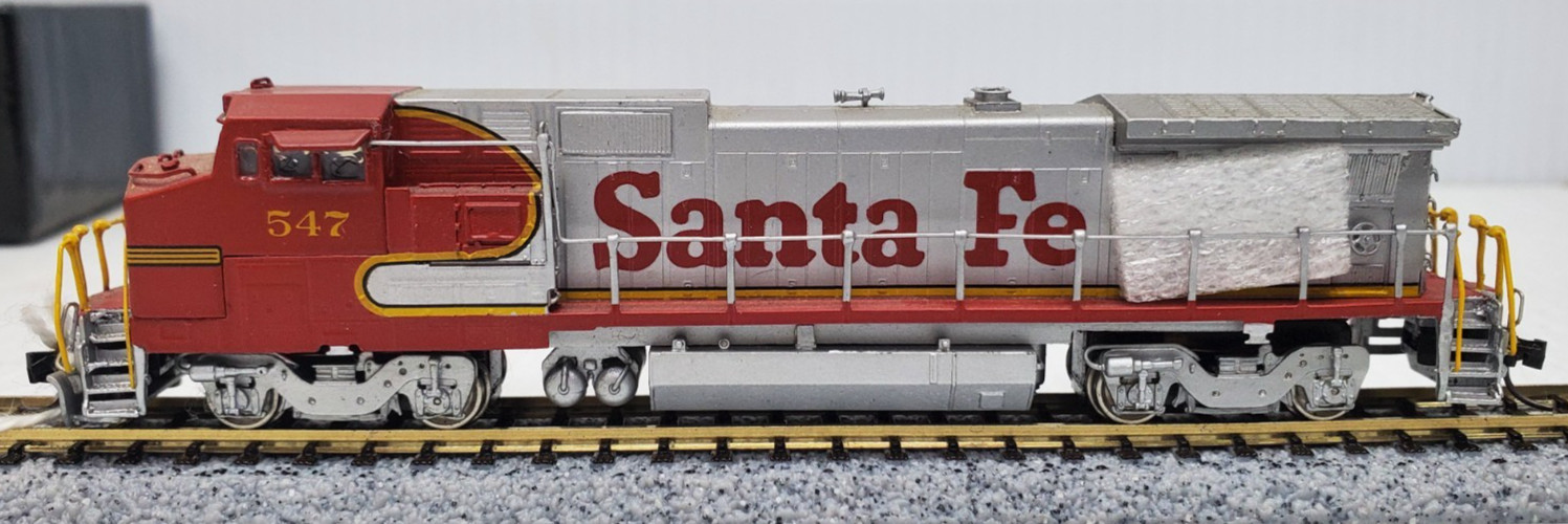 Hallmark Brass Santa Fe GE Dash 8-40 BW