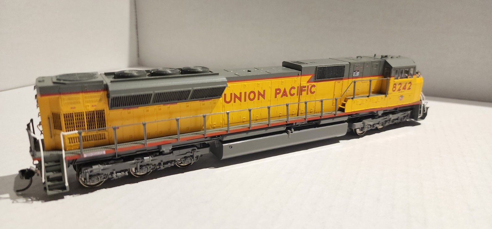 Kato HO Scale 37-6362 SD90/43MAC locomotive Union Pacific #8242 DCC